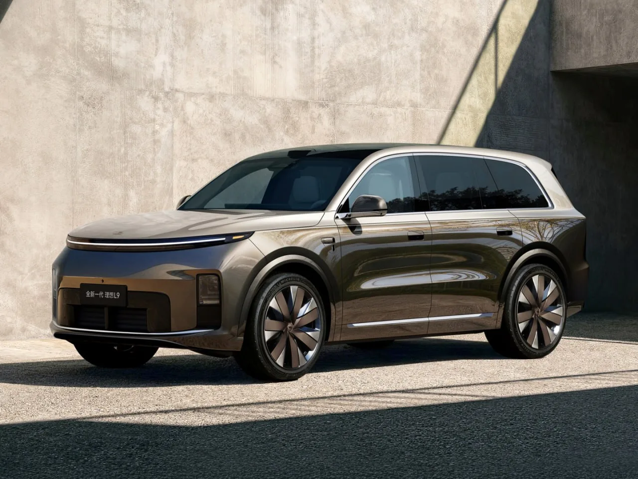 Li Auto представил совершенно новый Li L9 Livis с «антифизикой», передовым шасси и двухцветным кузовом