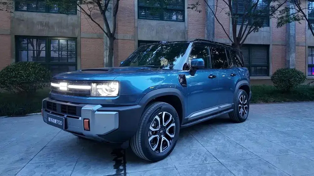 Geely выпустила «квадратный» внедорожник с холодильником и 1113 лошадьми