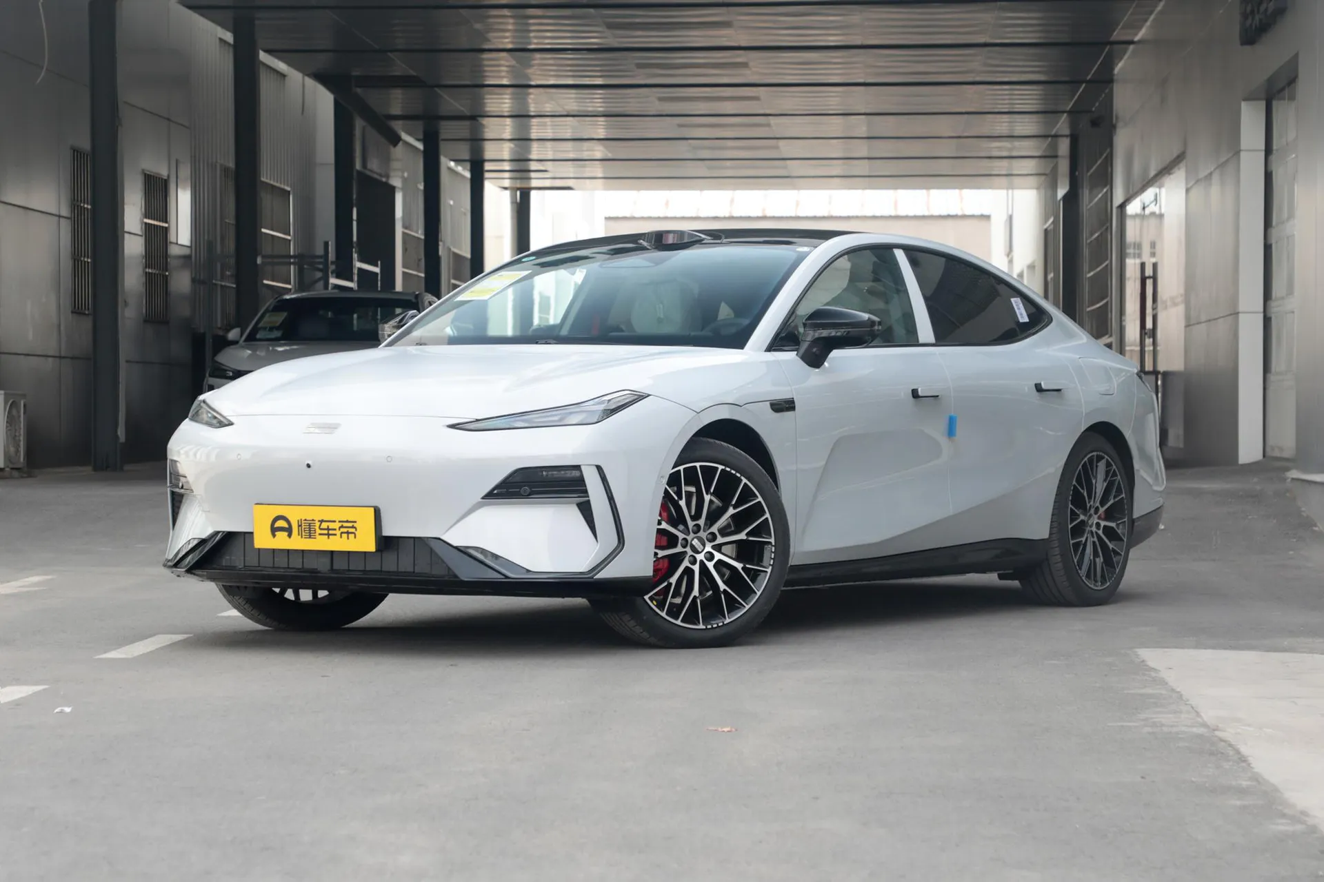 E8 620km AWD Starship LiDAR