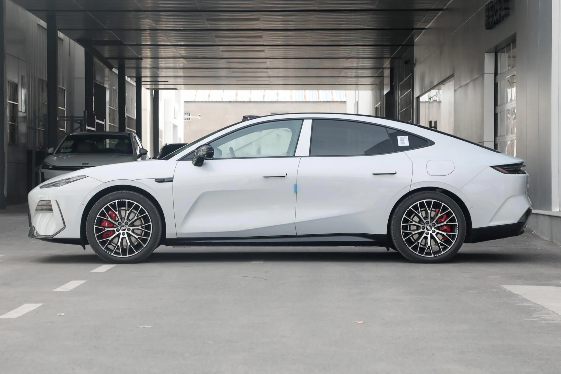  E8 620km AWD Starship LiDAR