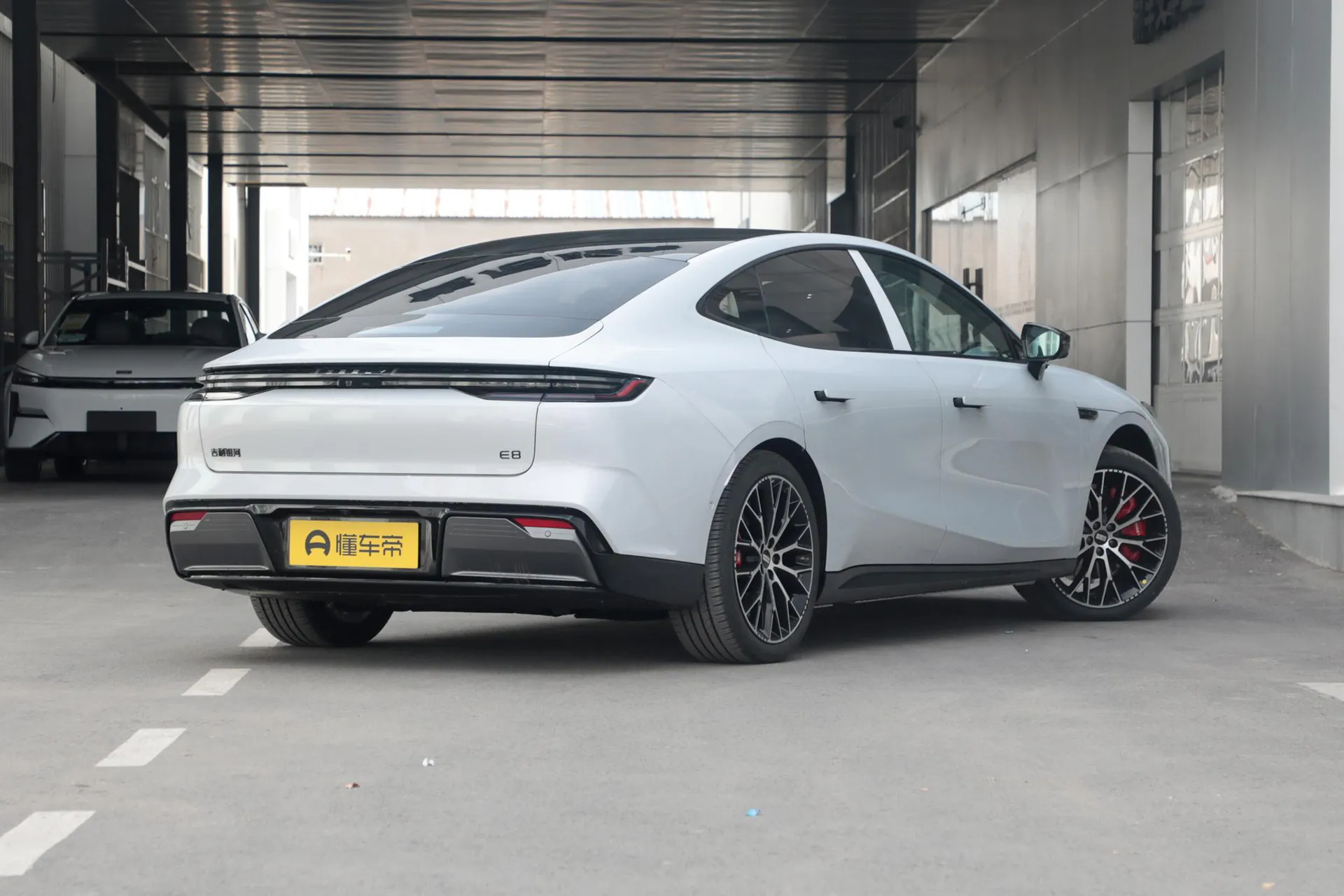  E8 620km AWD Starship LiDAR