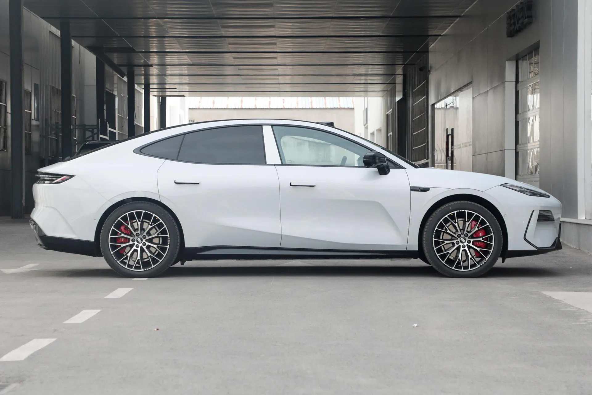  E8 620km AWD Starship LiDAR