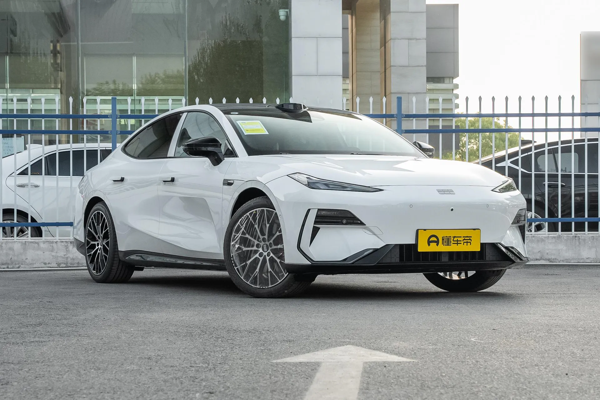  E8 620km AWD Starship LiDAR