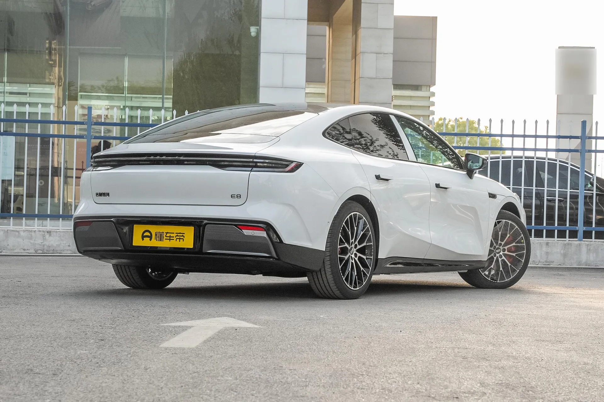  E8 620km AWD Starship LiDAR