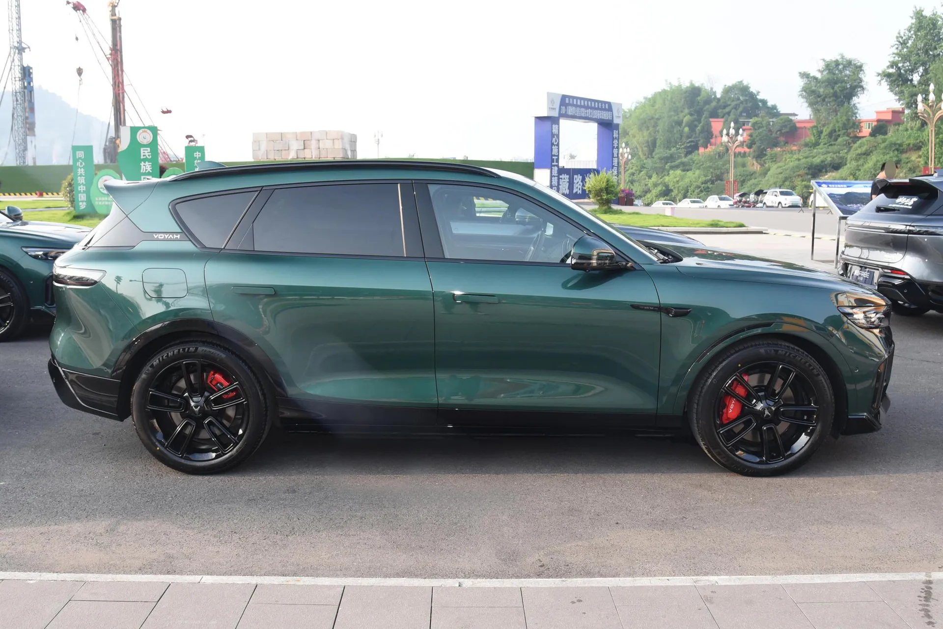  Free 318 AWD Explorer