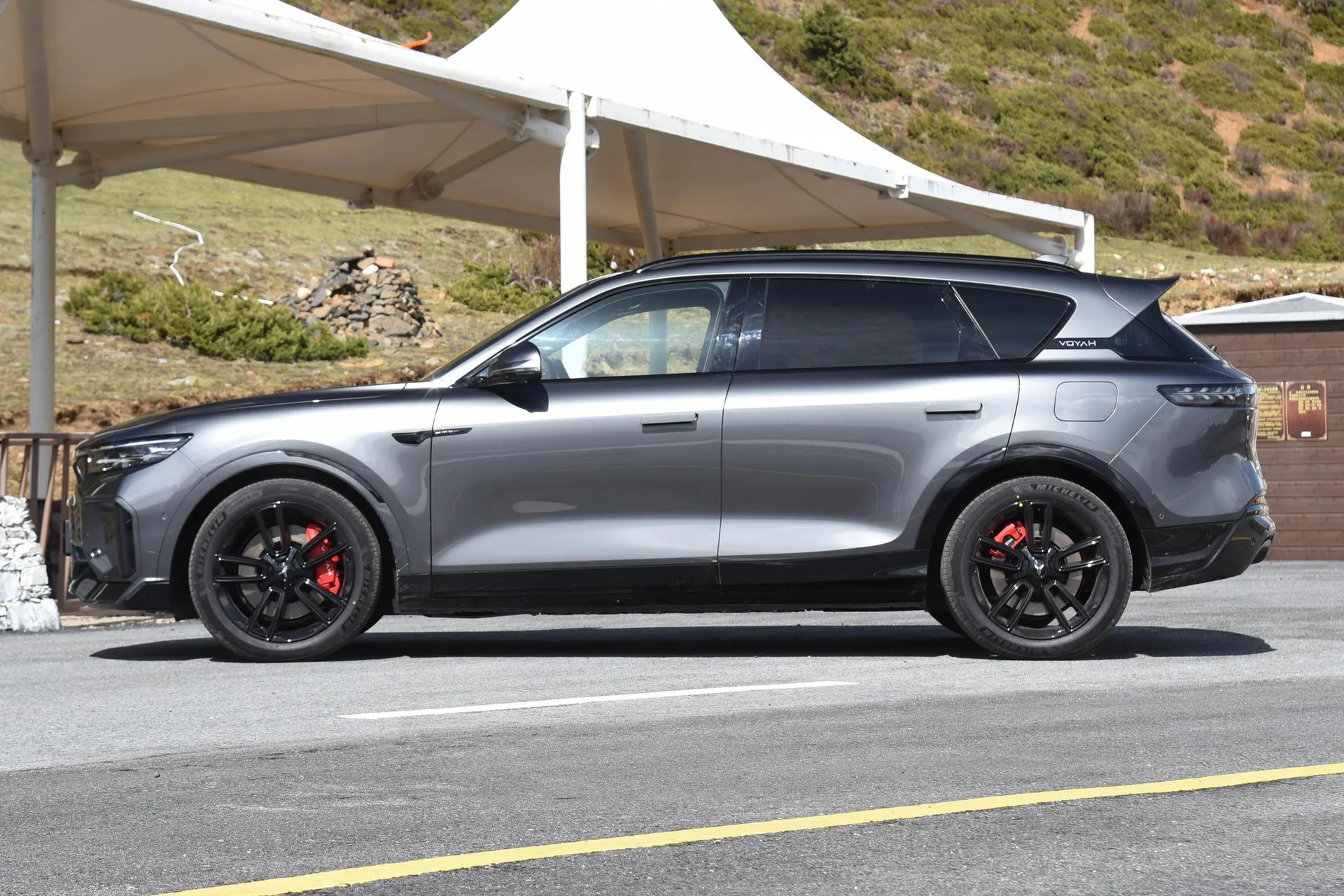  Free 318 AWD Explorer