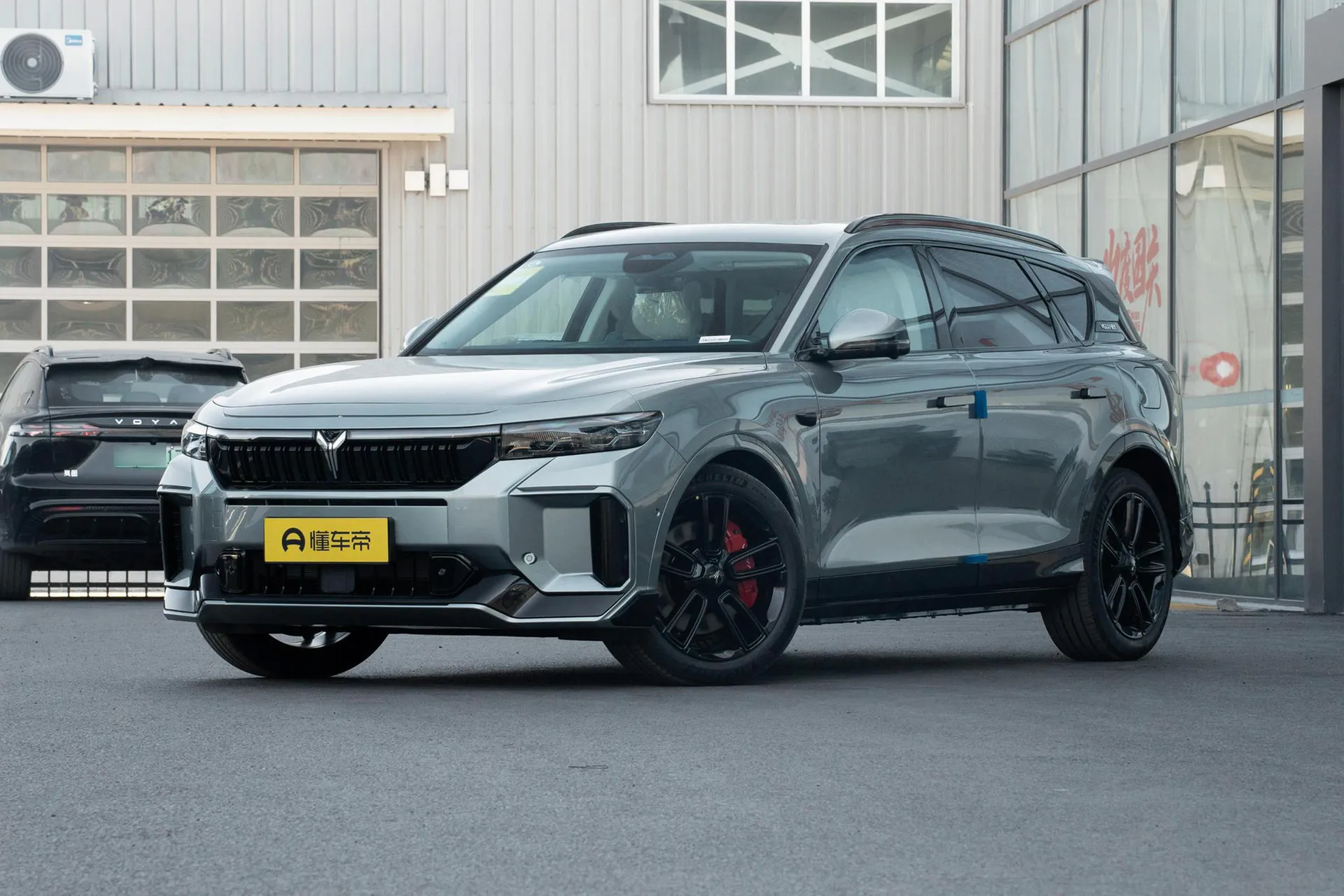  Free 318 AWD Explorer