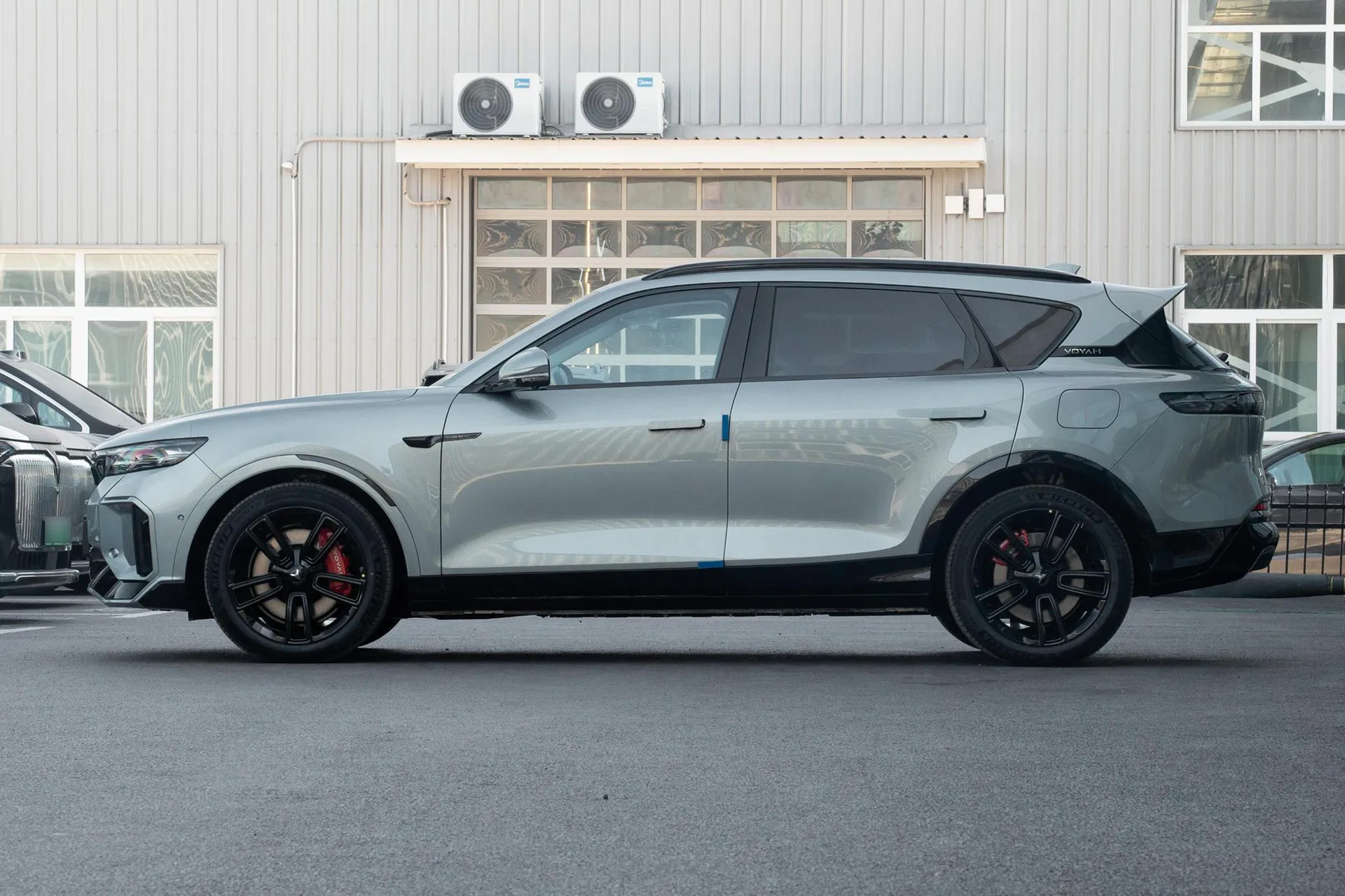 Free 318 AWD Explorer