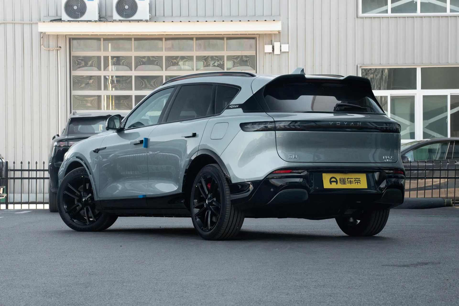  Free 318 AWD Explorer
