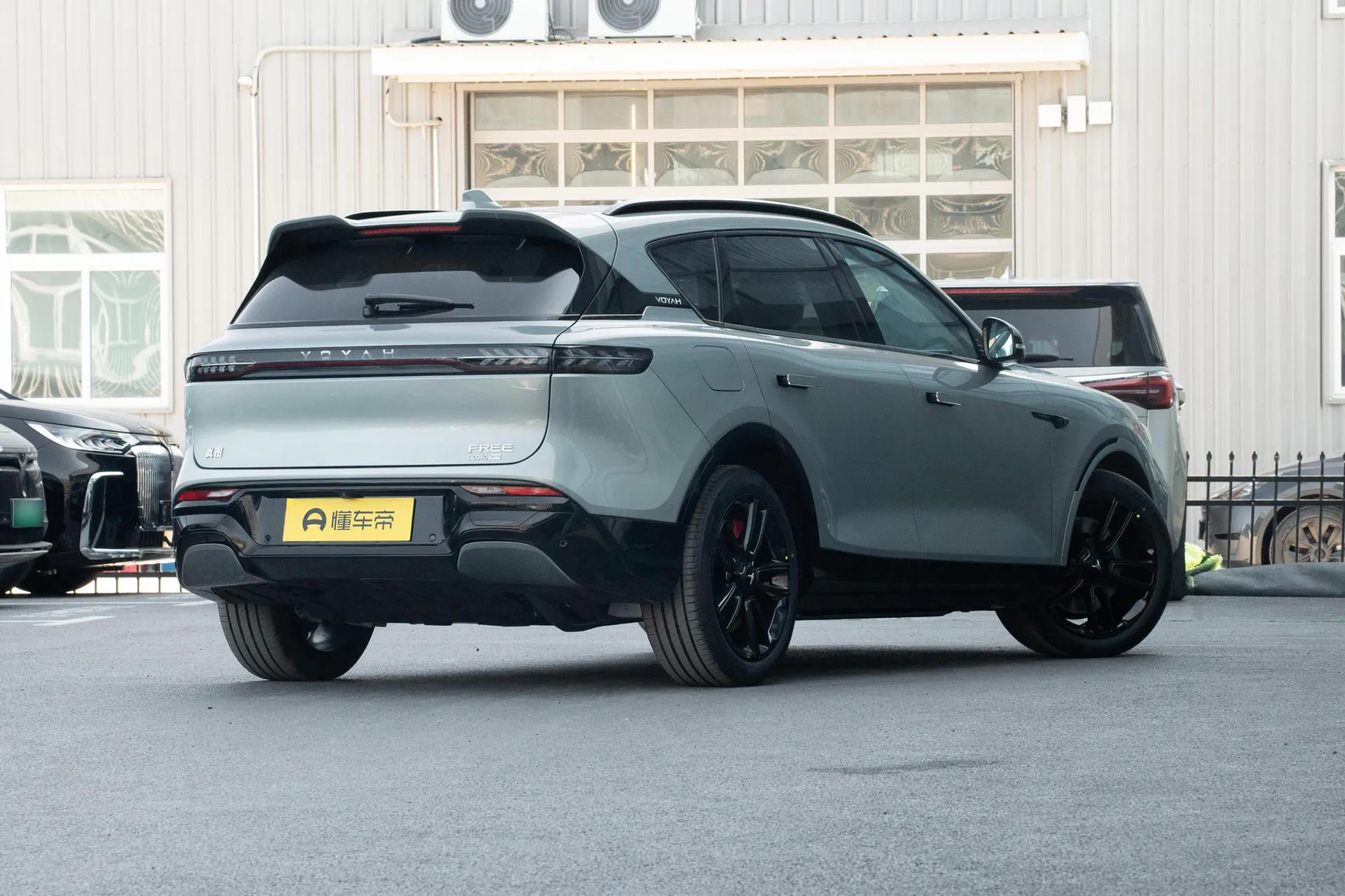  Free 318 AWD Explorer