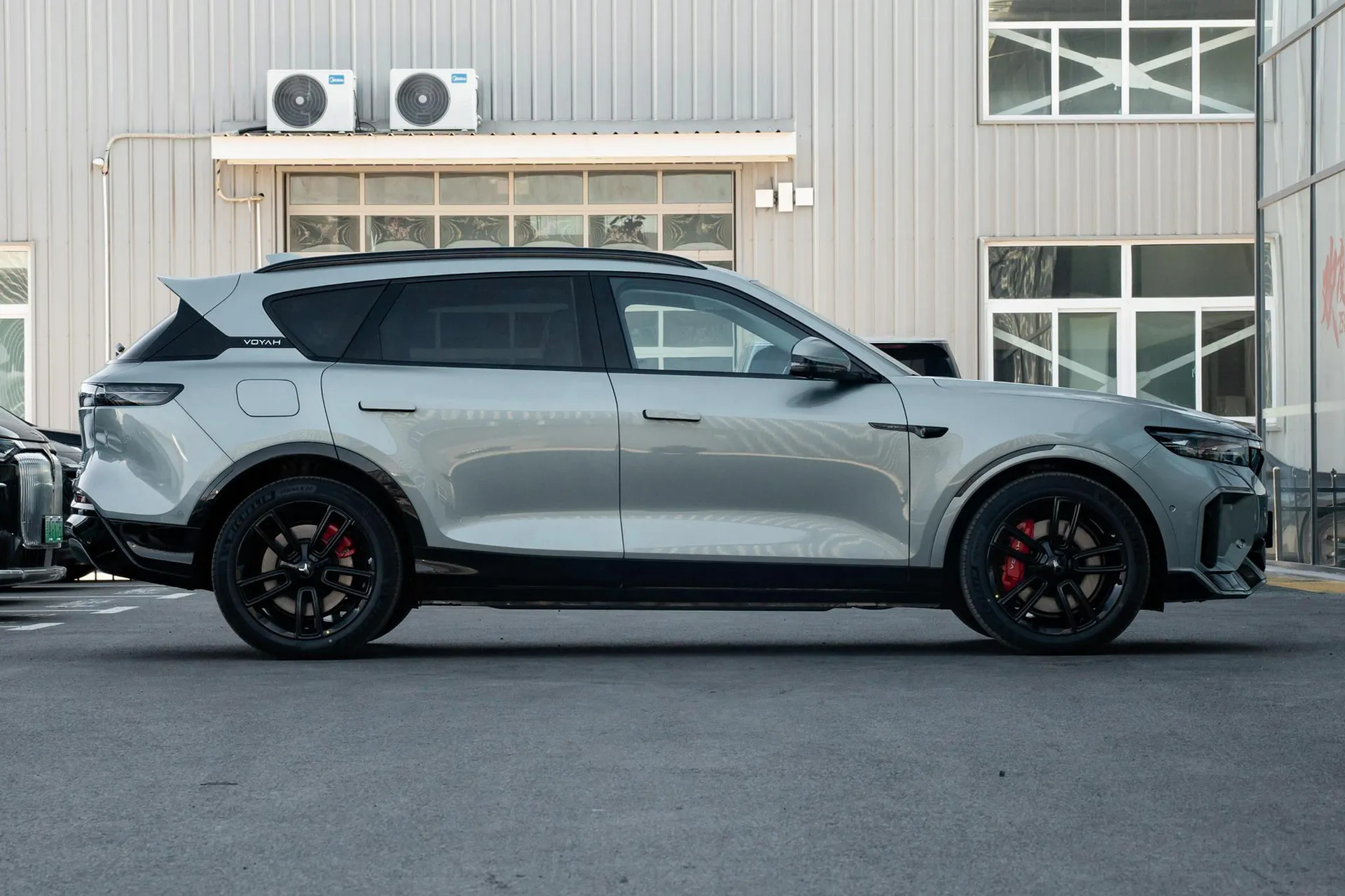  Free 318 AWD Explorer