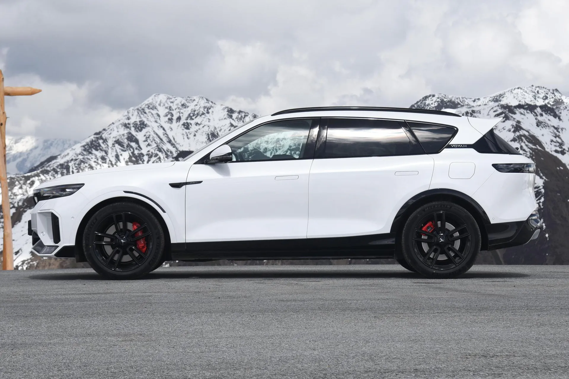 Free 318 AWD Explorer