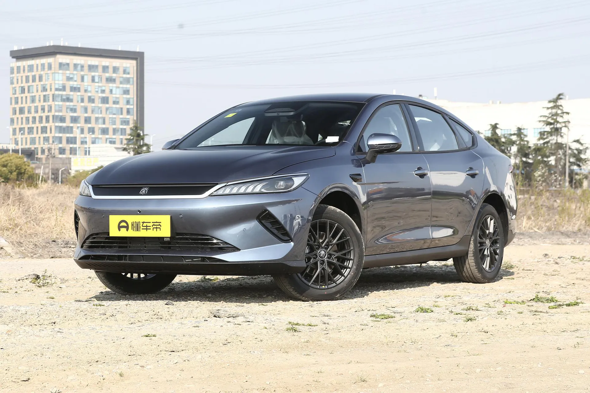 Седан BYD Qin Plus EV Smart Driving 420 KM Leading (2025)