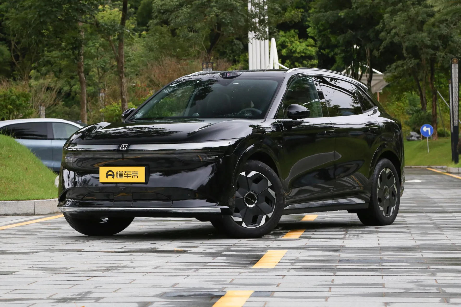  7X 100kWh Long Range RWD Smart Driving