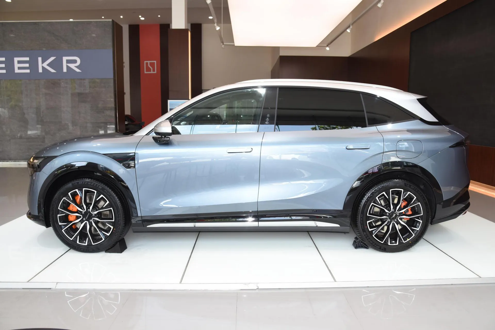  7X 100kWh Long Range RWD Smart Driving