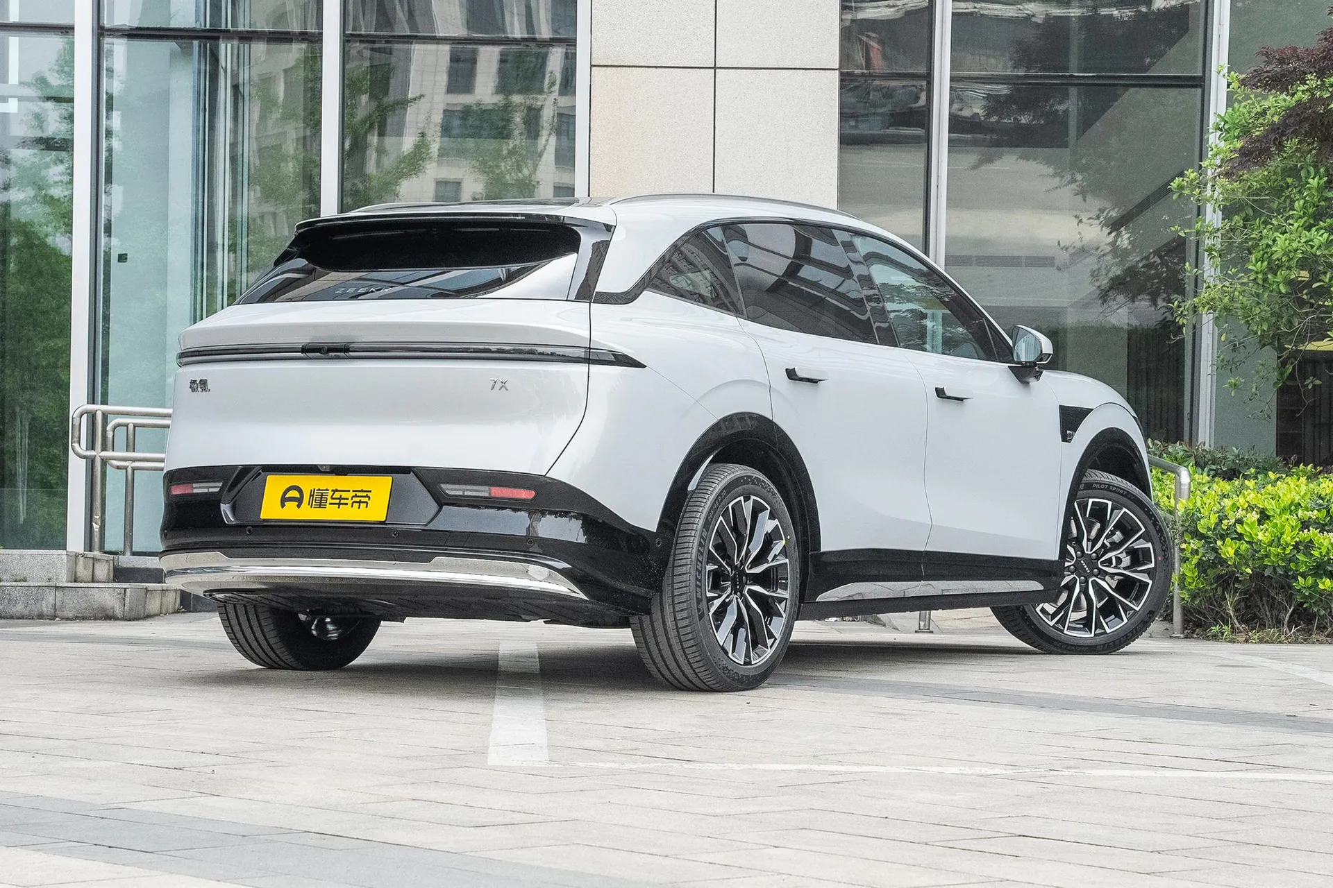  7X 100kWh Long Range RWD Smart Driving