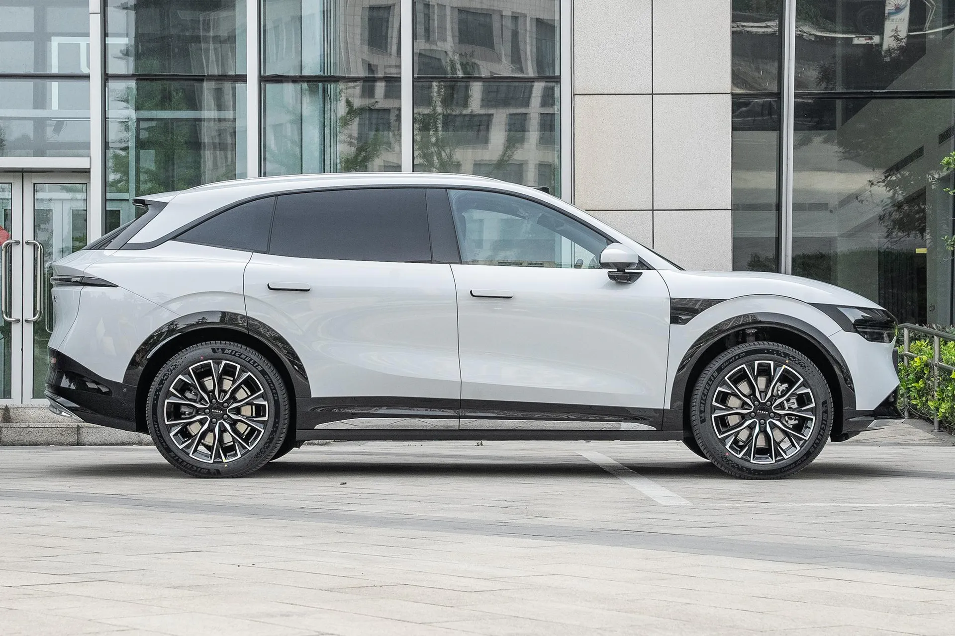  7X 100kWh Long Range RWD Smart Driving