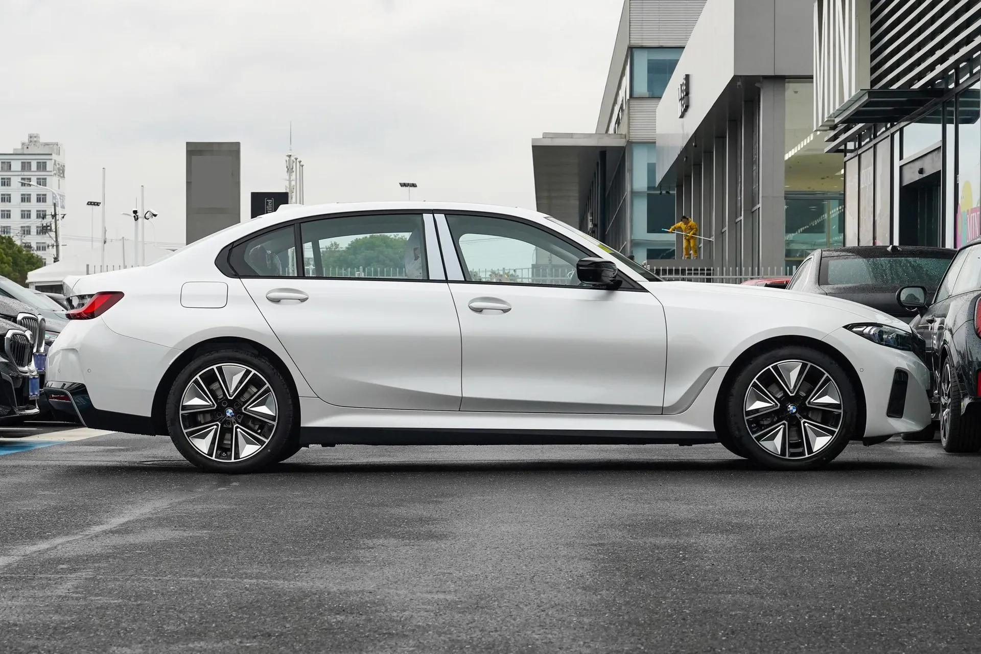  i3 eDrive 40 L Night Sport Package