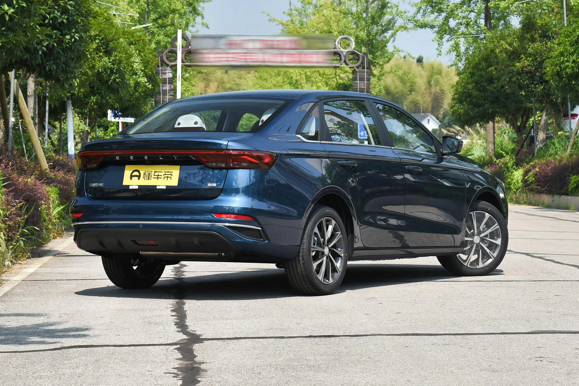  Emgrand 4 Million Commemorative 1.5L CVT Soar