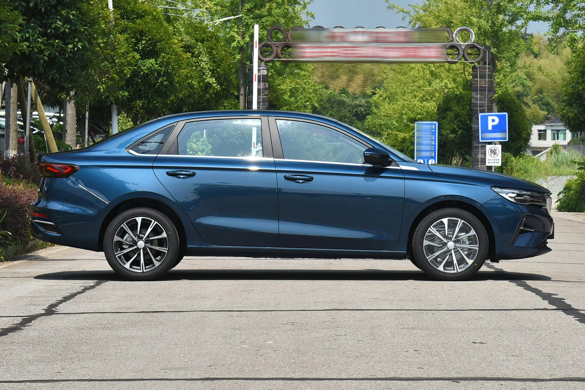  Emgrand 4 Million Commemorative 1.5L CVT Soar