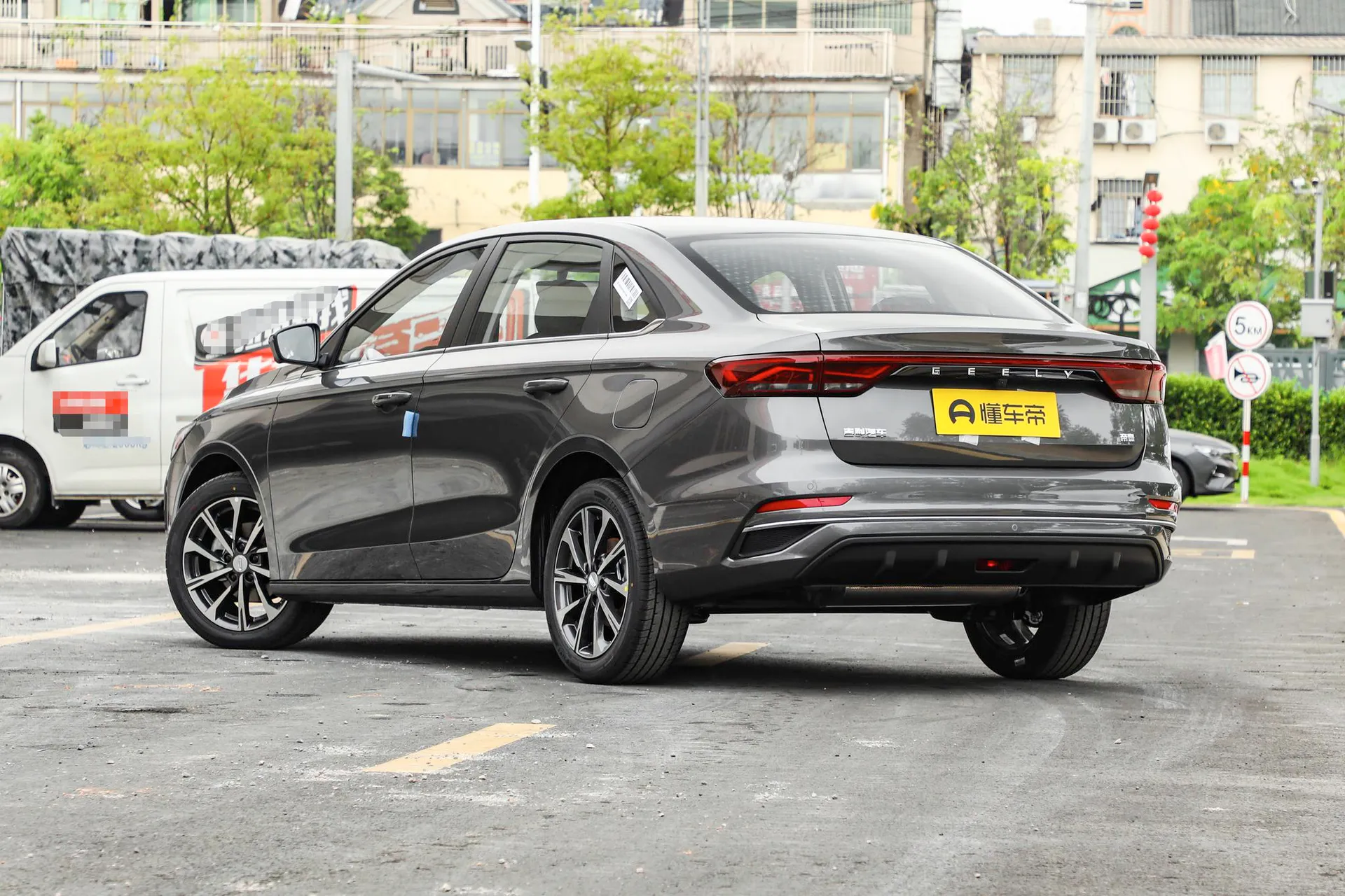 Emgrand 4 Million Commemorative 1.5L CVT Soar