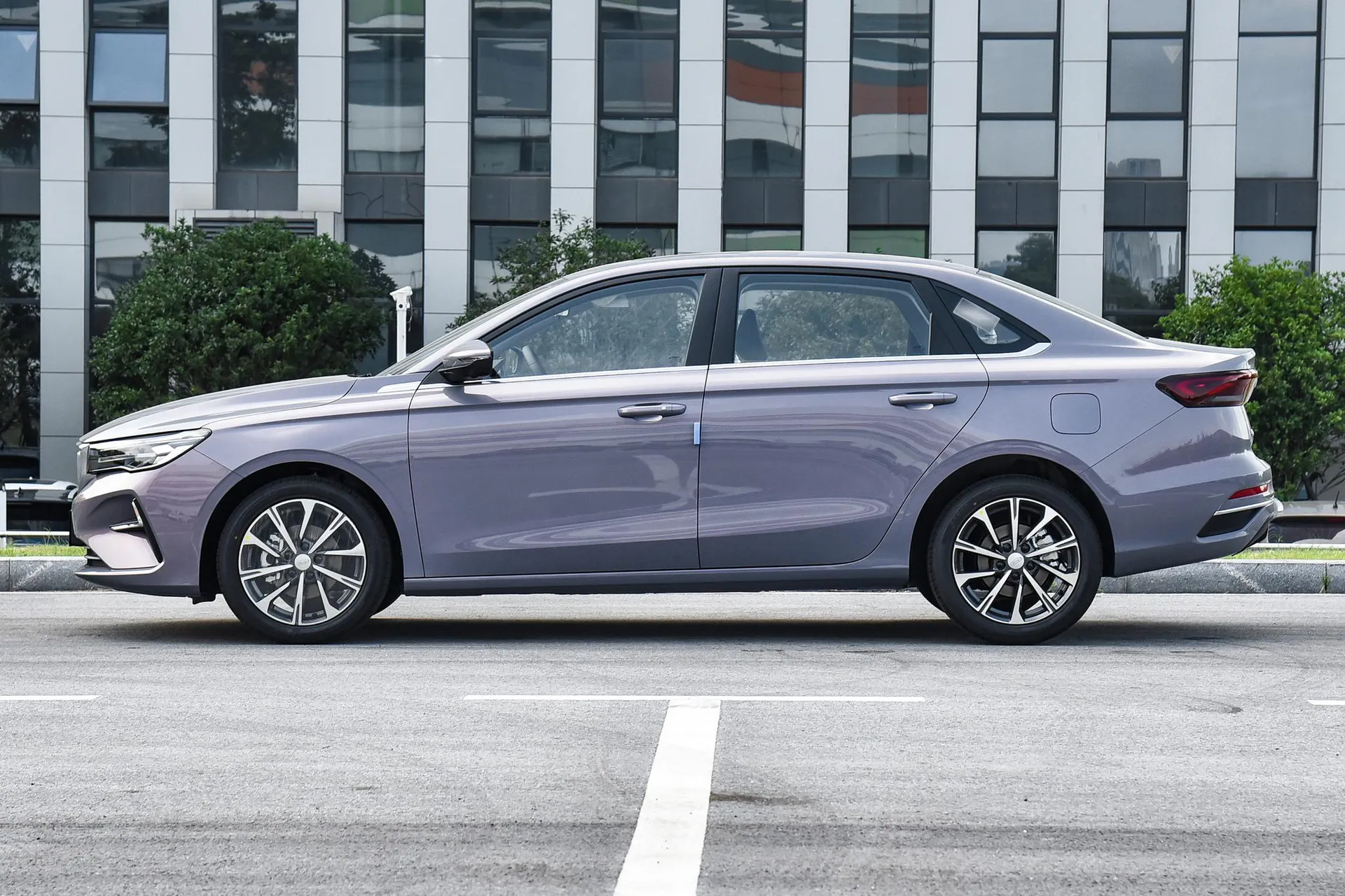  Emgrand 4 Million Commemorative 1.5L CVT Soar