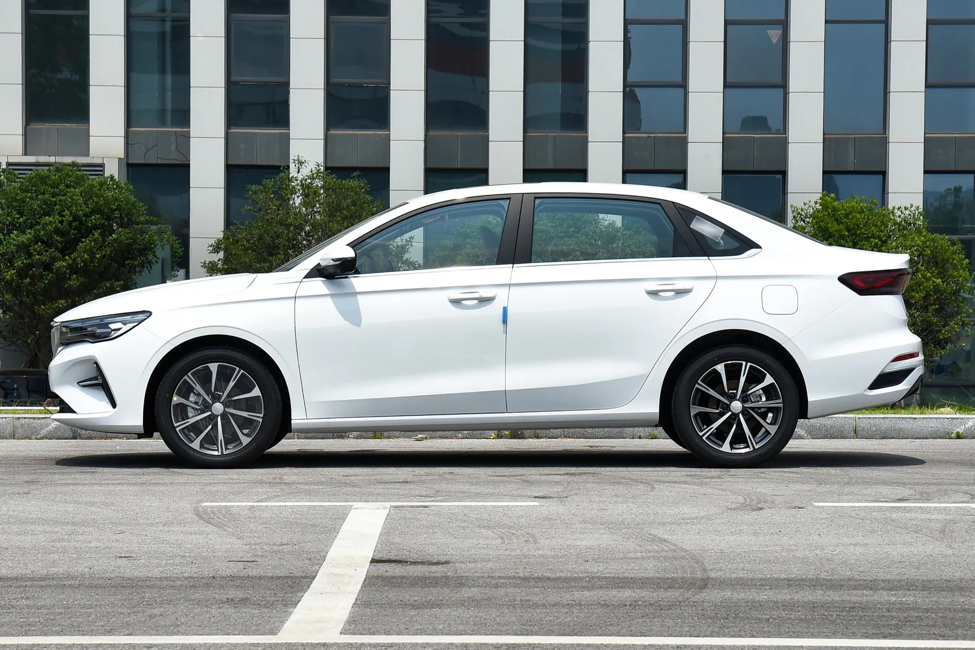  Emgrand 4 Million Commemorative 1.5L CVT Soar