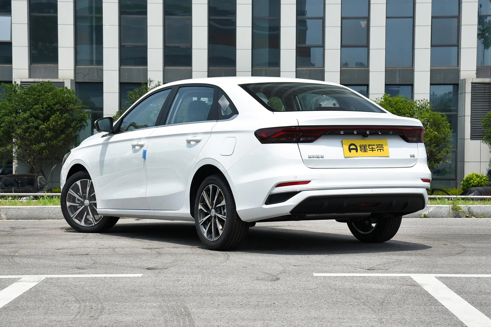  Emgrand 4 Million Commemorative 1.5L CVT Soar