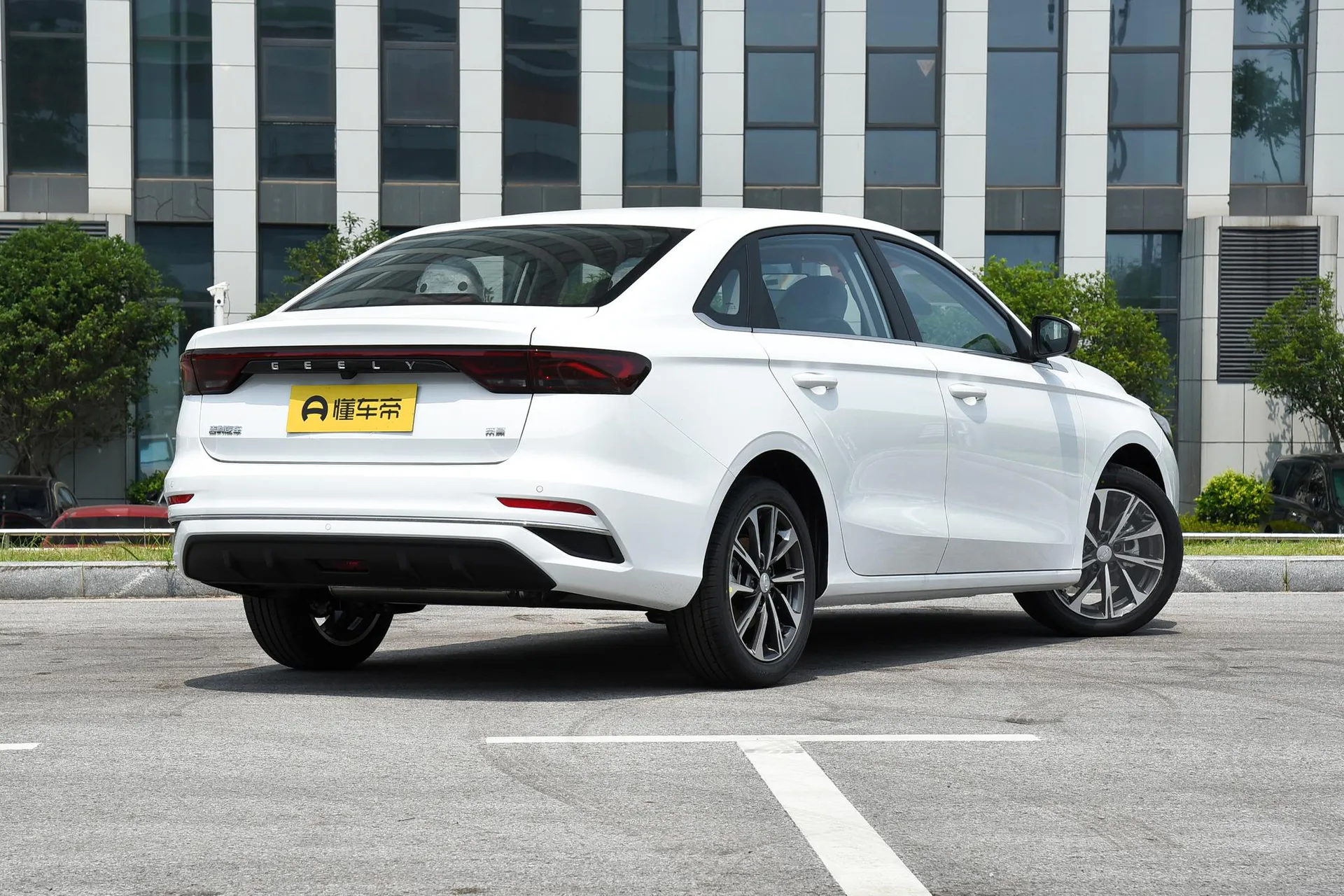  Emgrand 4 Million Commemorative 1.5L CVT Soar