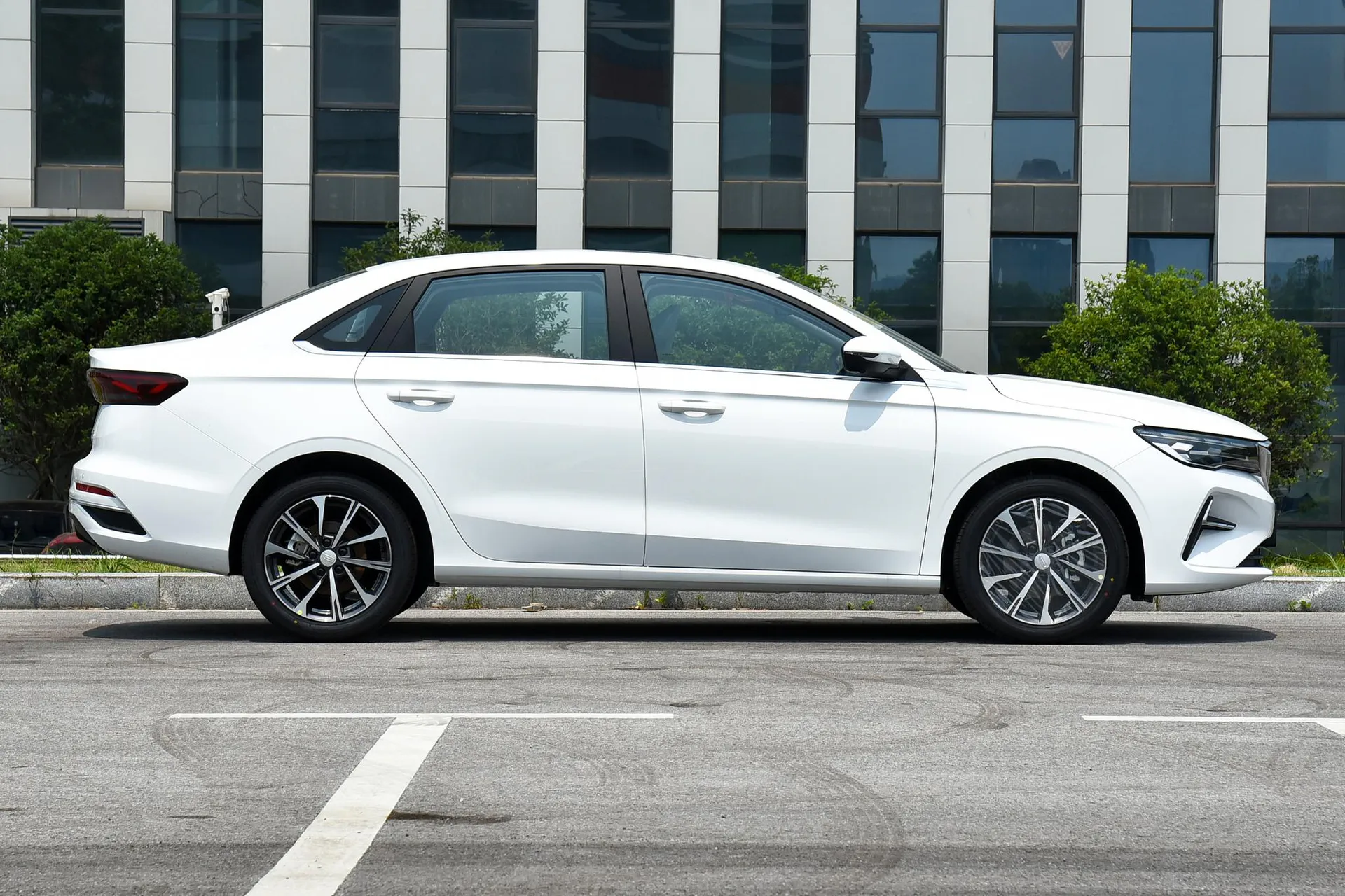  Emgrand 4 Million Commemorative 1.5L CVT Soar