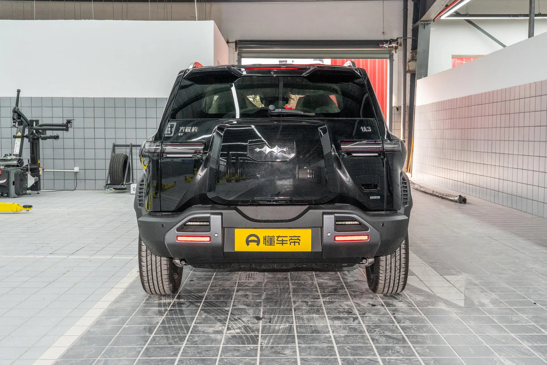  Titanium 3 501 KM RWD Pro