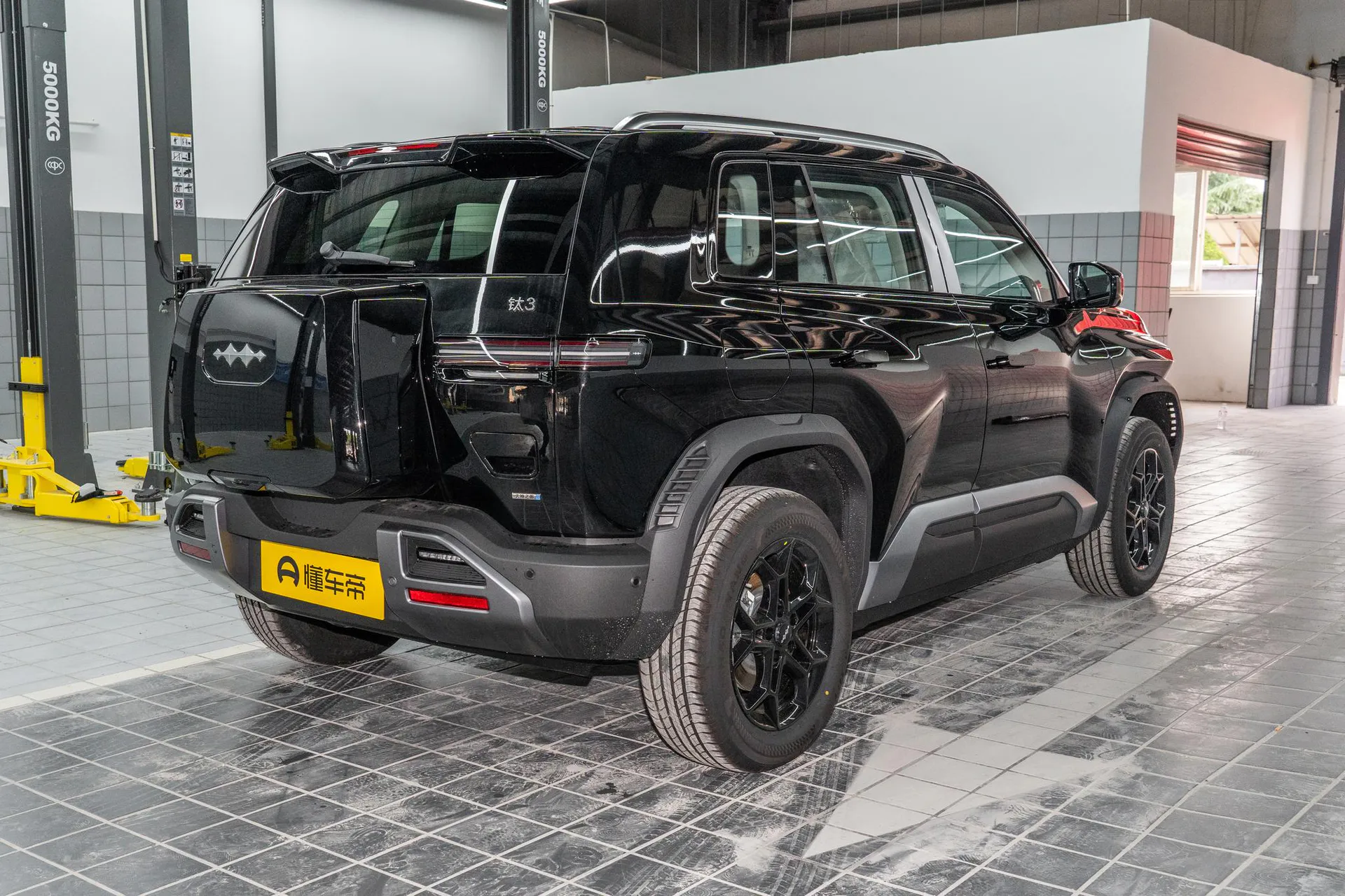  Titanium 3 501 KM RWD Pro