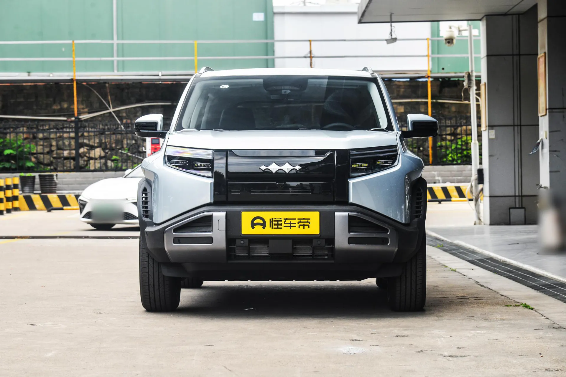  Titanium 3 501 KM RWD Pro