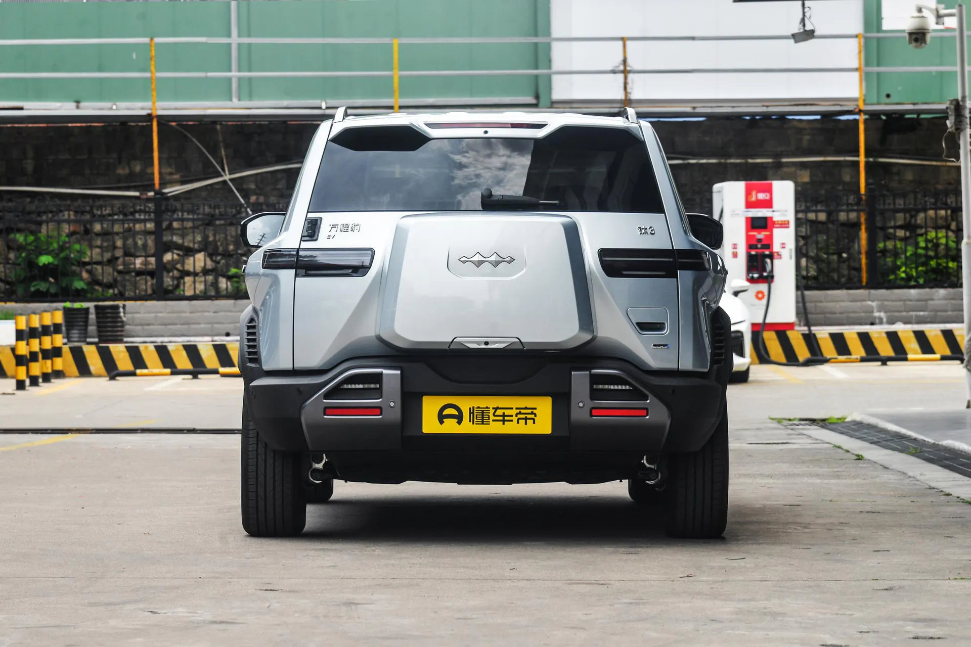  Titanium 3 501 KM RWD Pro