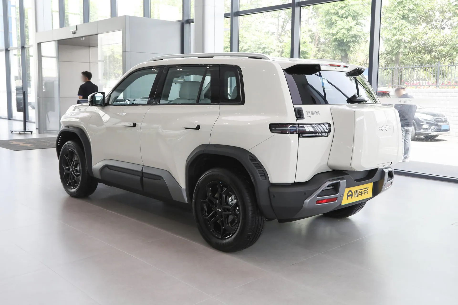  Titanium 3 501 KM RWD Pro