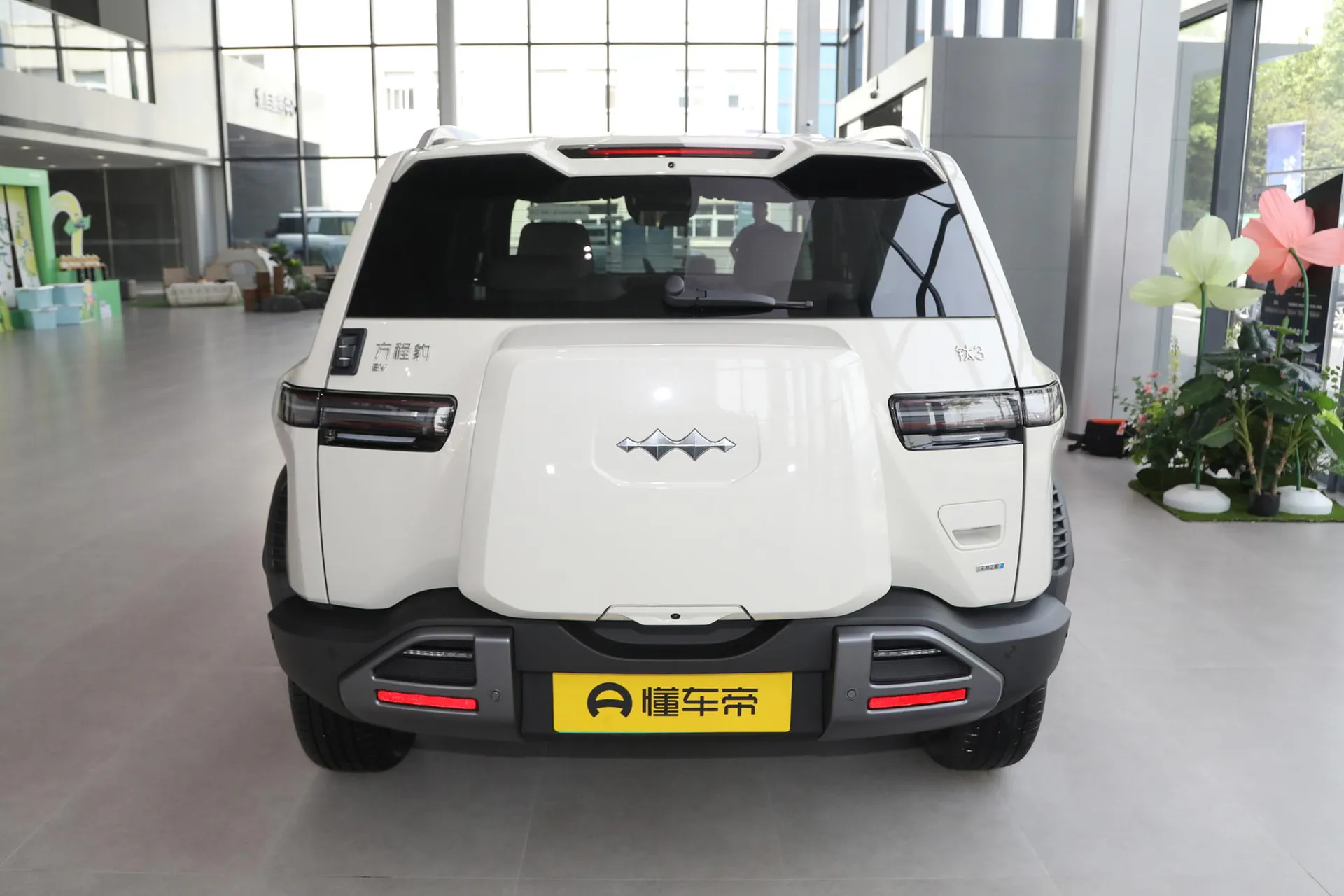  Titanium 3 501 KM RWD Pro