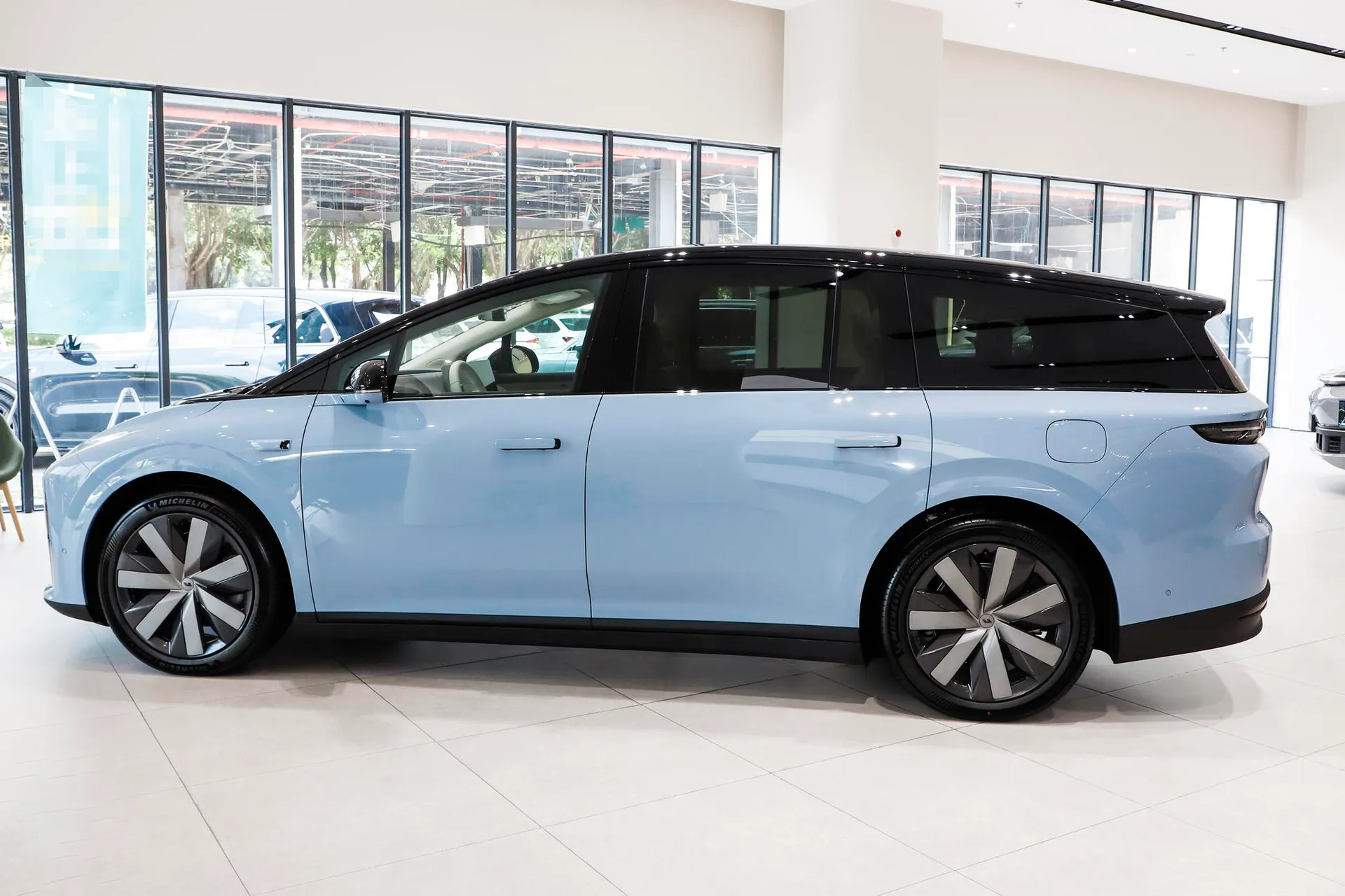  i8 Standard