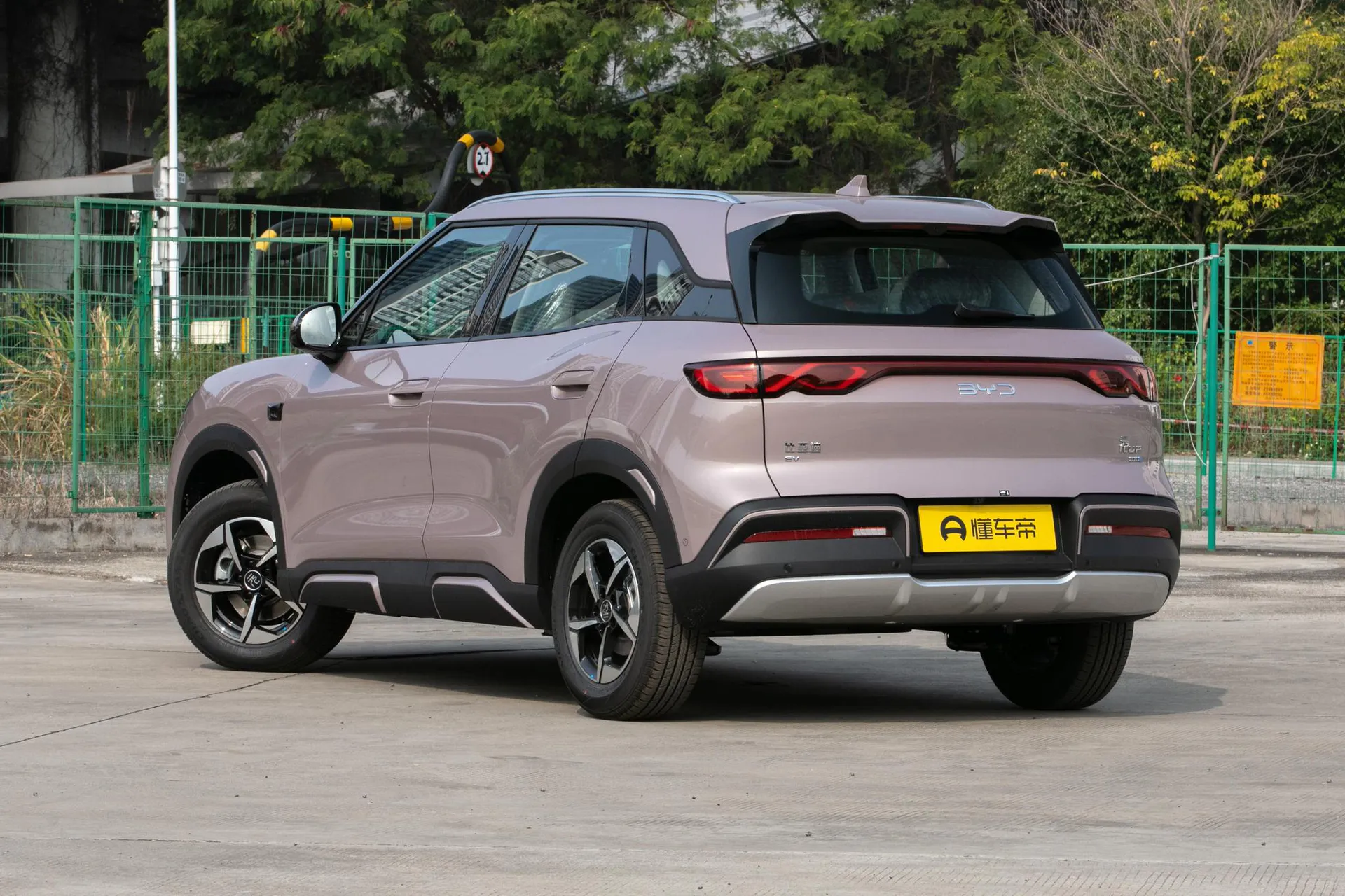  Yuan Up Smart Drive 401 KM Surpass