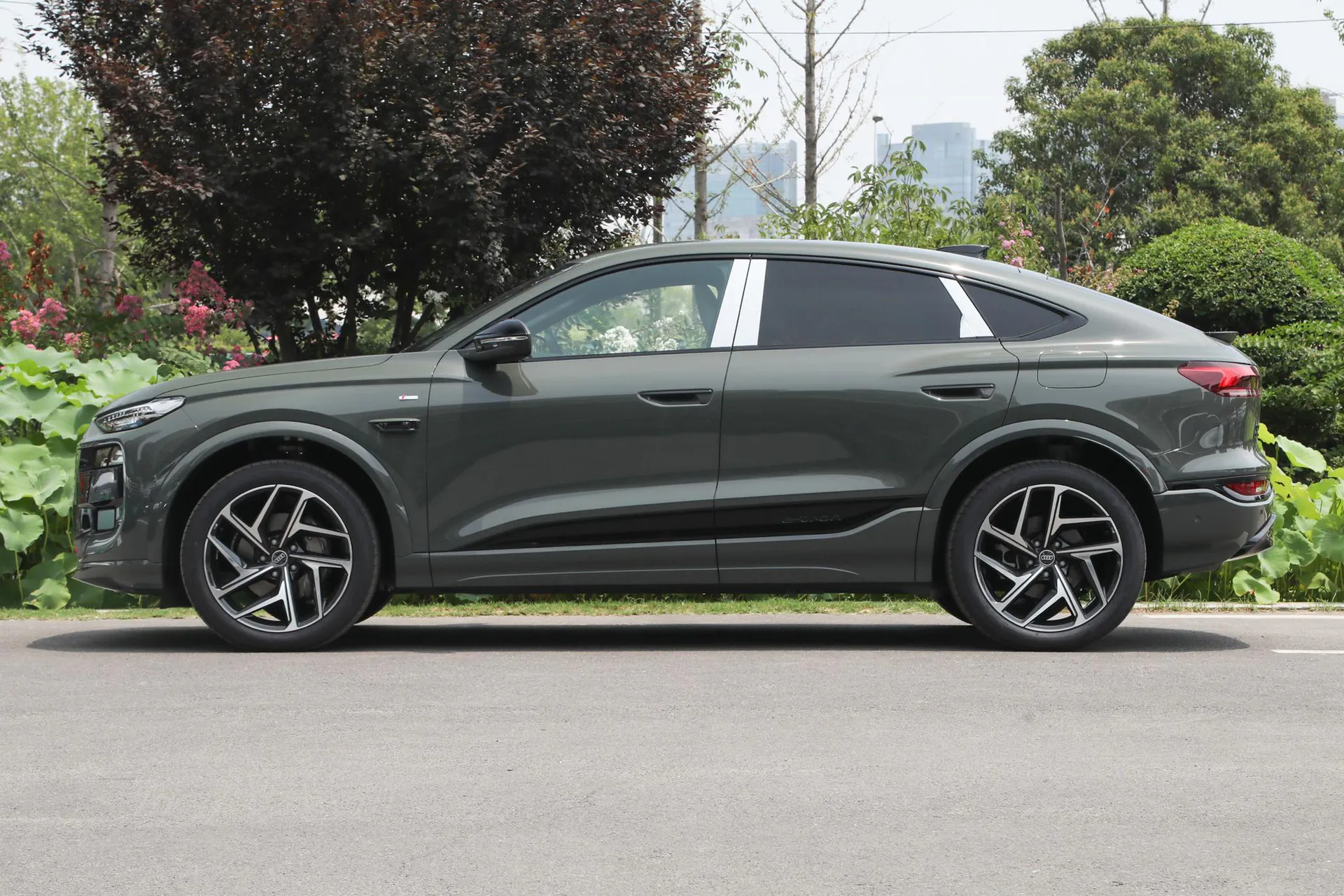  Q6L Sportback e-tron First Launch Pilot