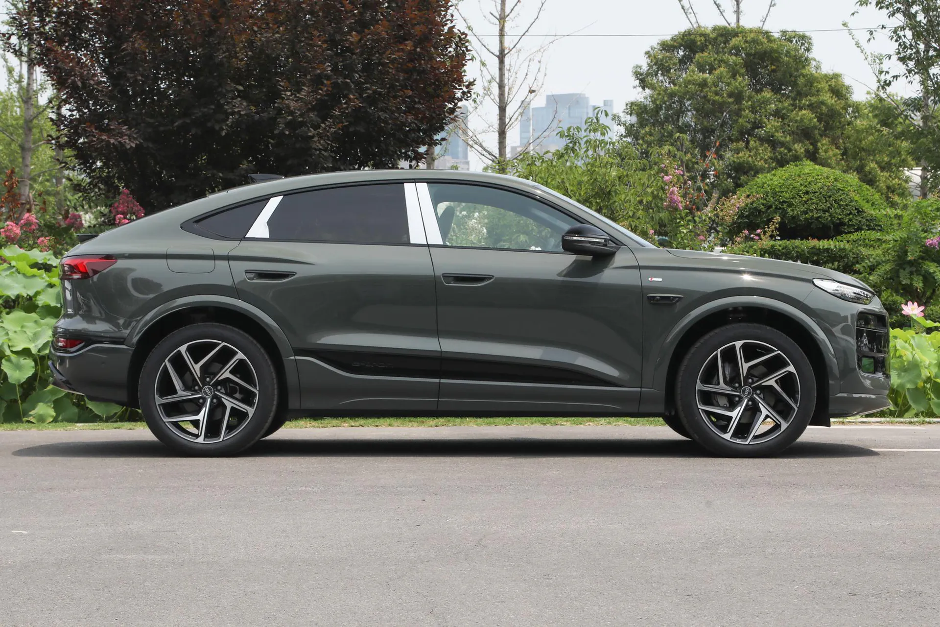  Q6L Sportback e-tron First Launch Pilot
