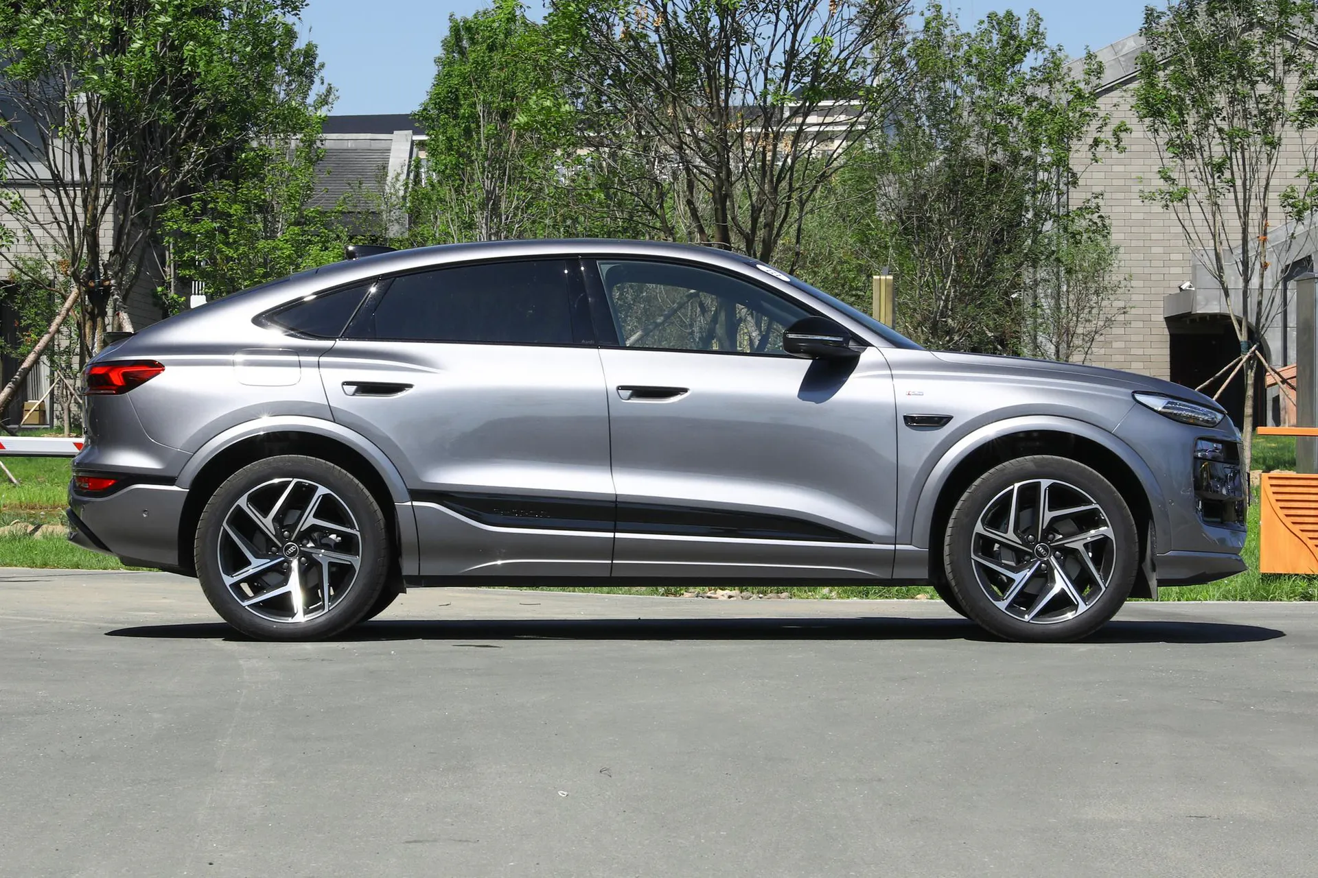  Q6L Sportback e-tron First Launch Pilot