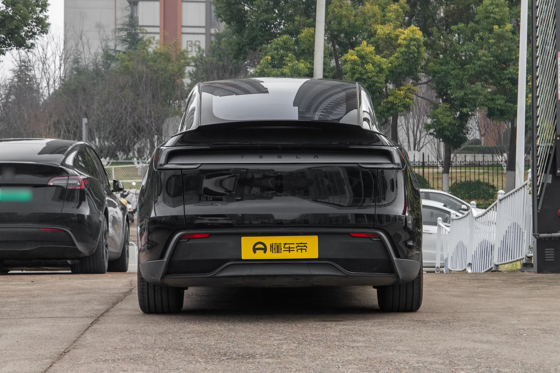  Model Y L Standard