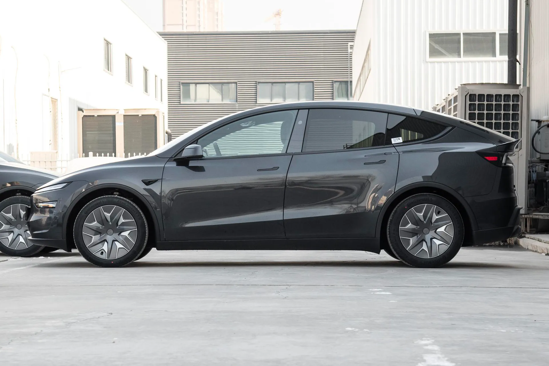  Model Y L Standard