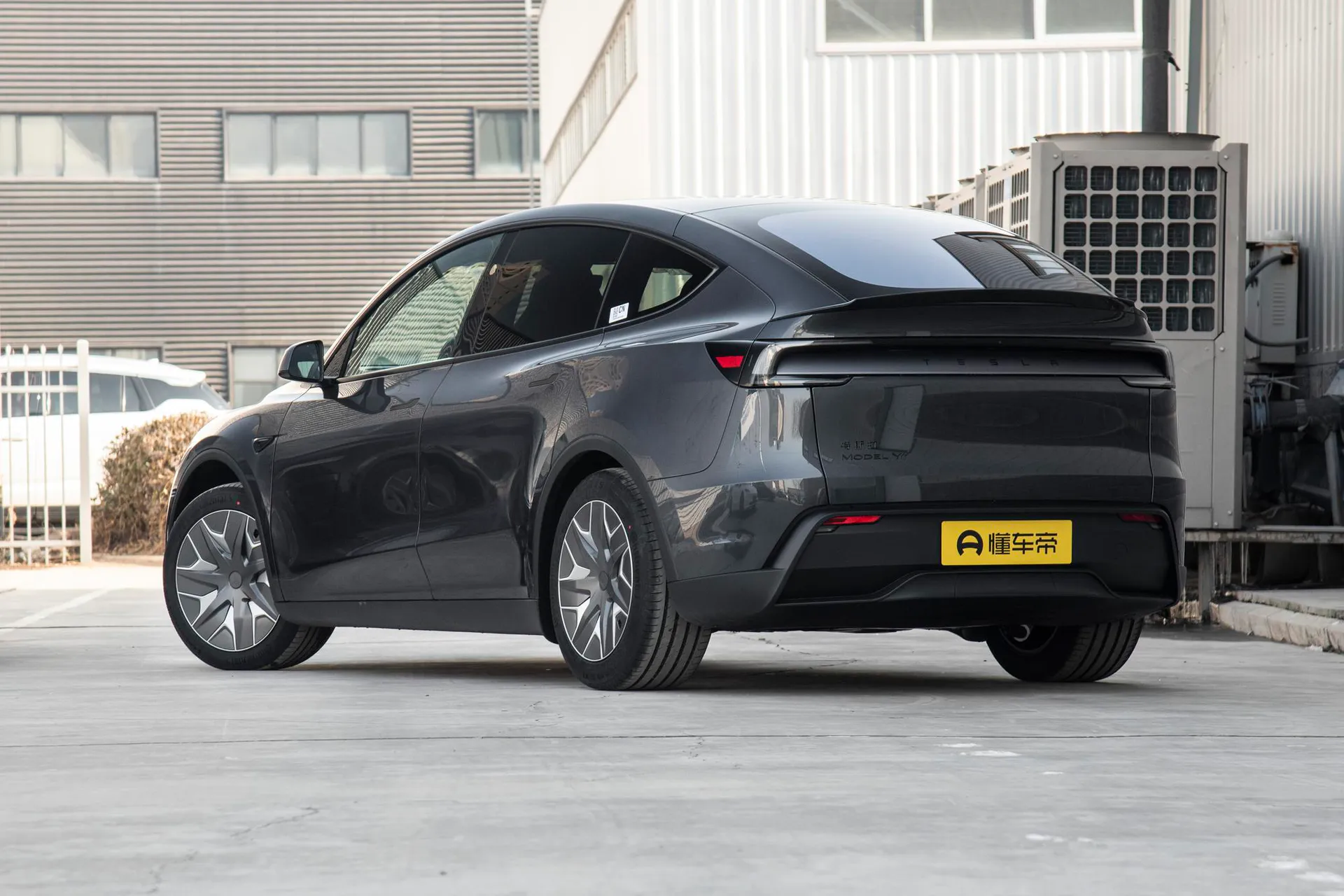  Model Y L Standard