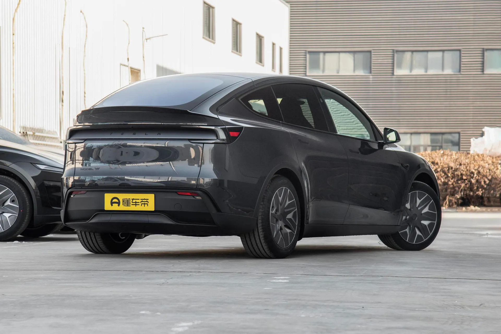  Model Y L Standard