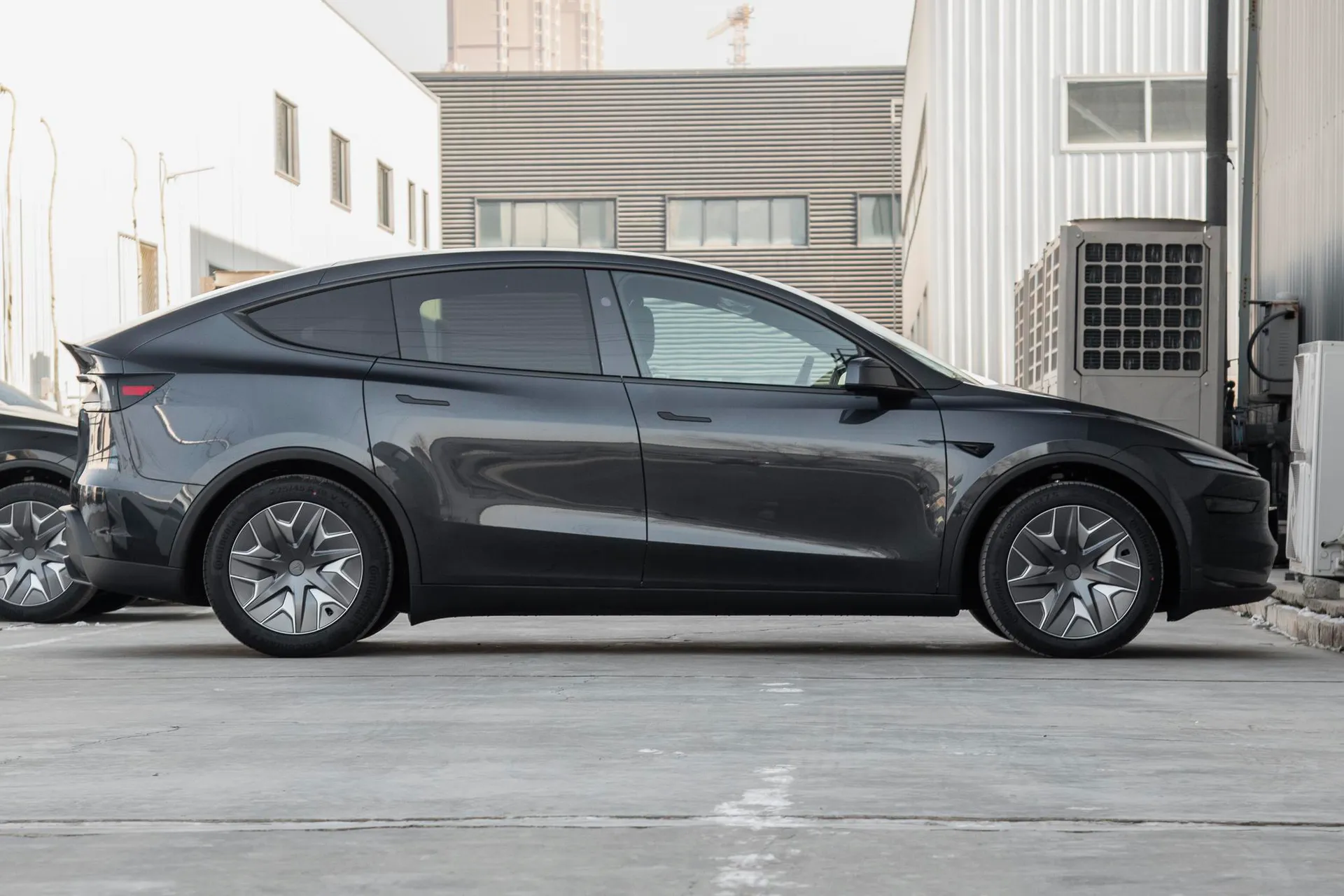  Model Y L Standard