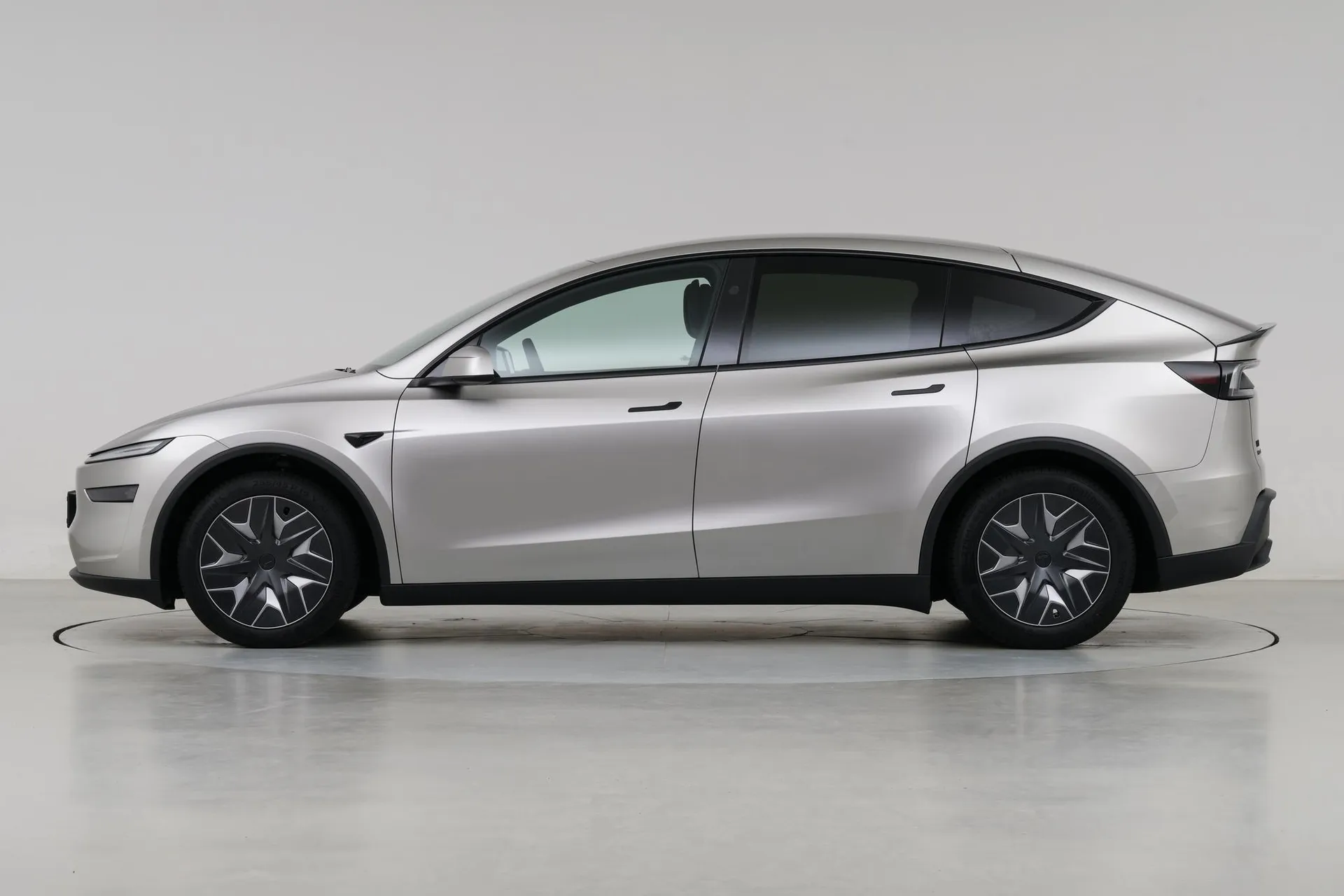  Model Y L Standard