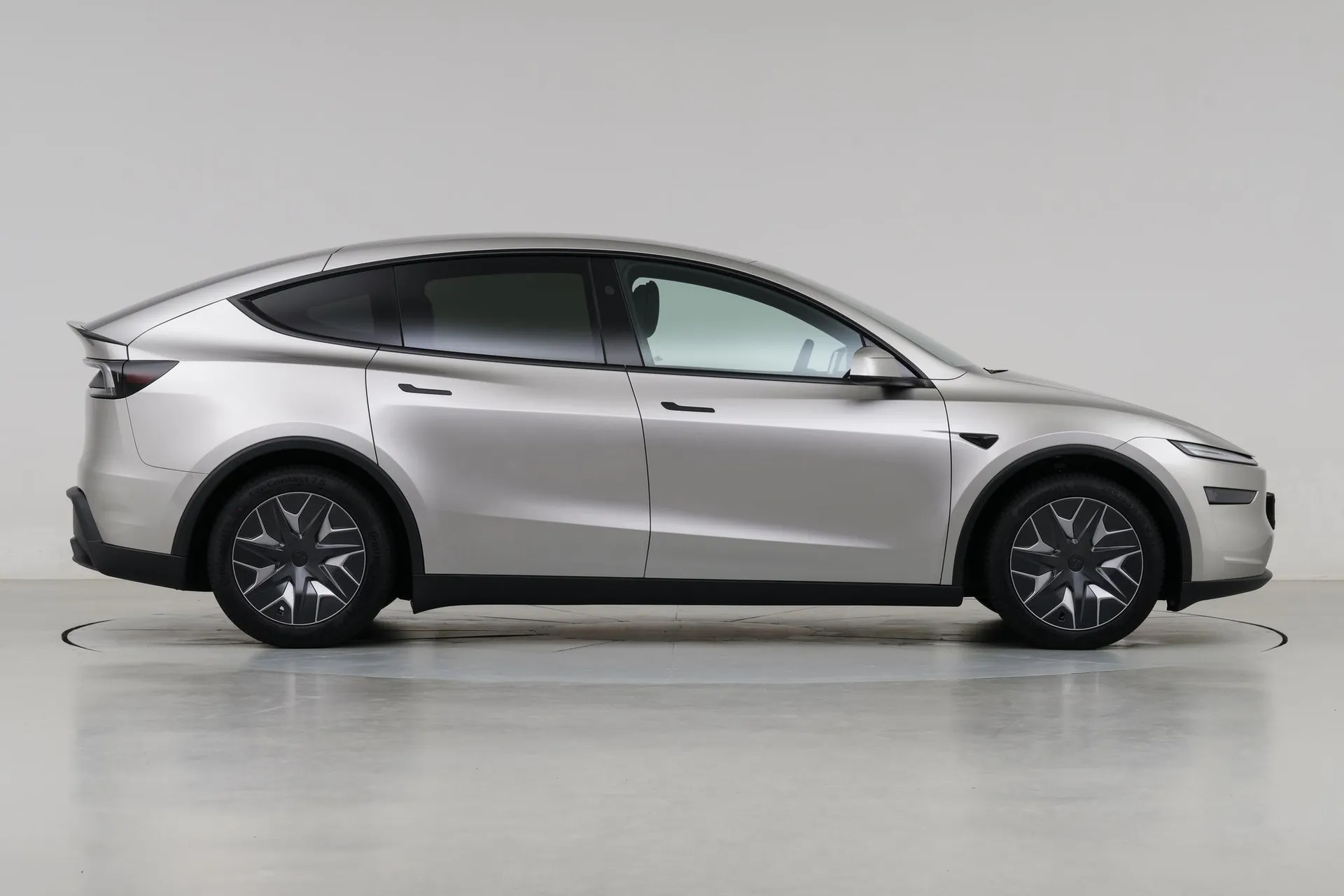  Model Y L Standard