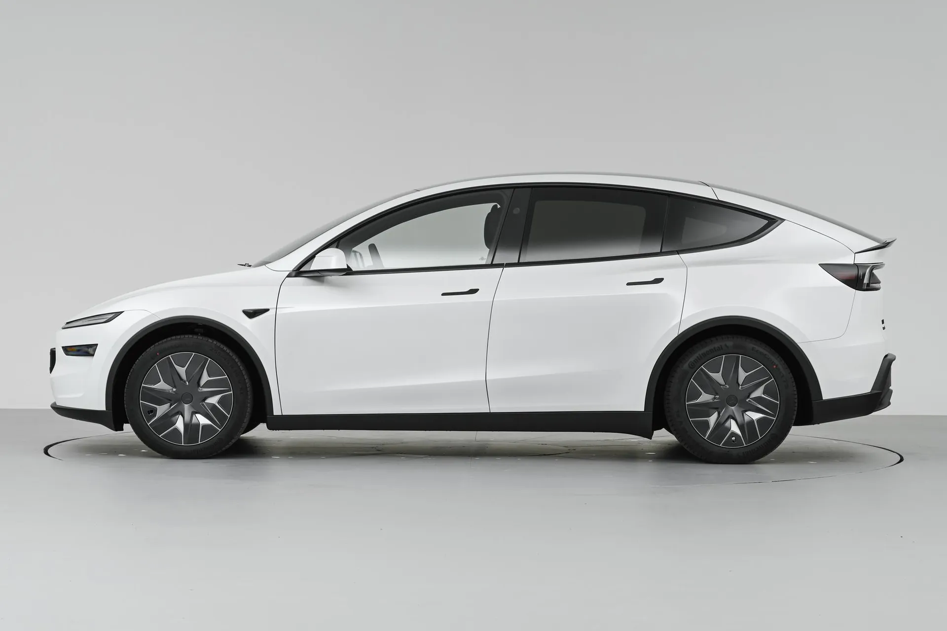  Model Y L Standard