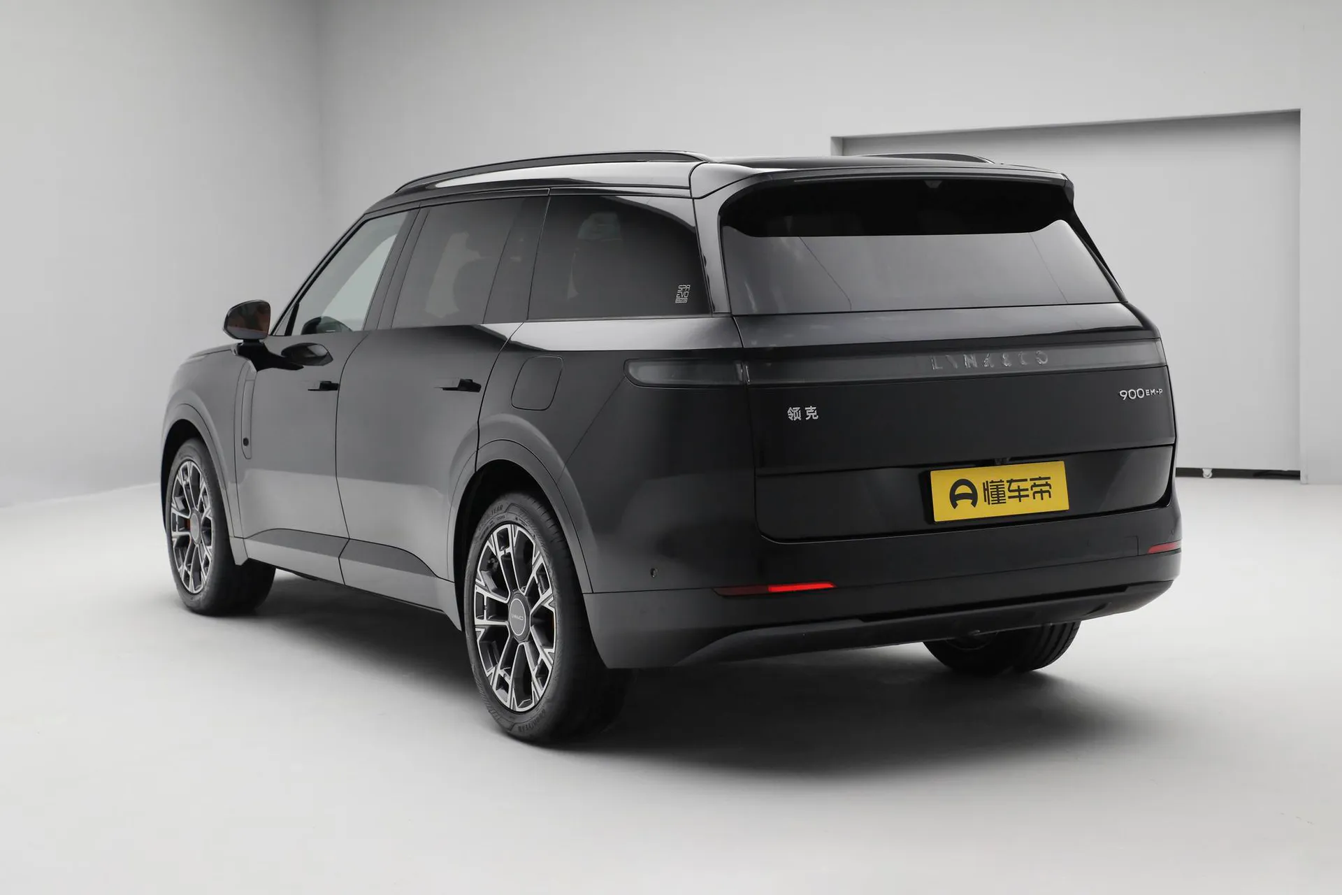  900 2.0T Ultra 6-Seater